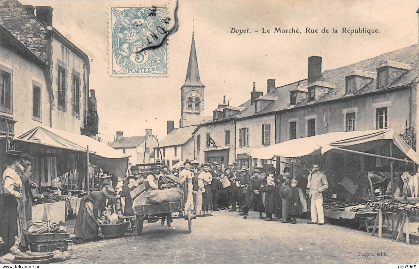 DOYET (Allier) - Le Marché, Rue De La République - Voyagé 190? (2 Scans) - Altri & Non Classificati