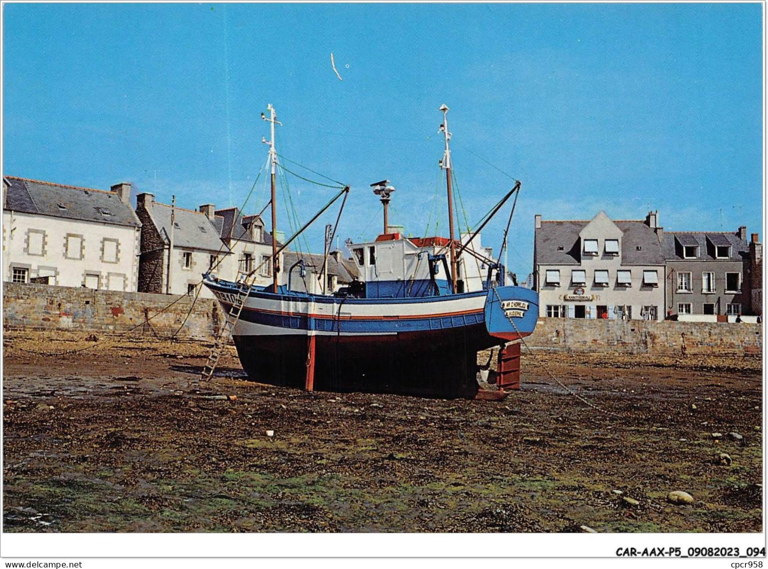 CAR-AAX-P5-29-0337 - ILLE DE SEIN - Un Coin Du Port A Marée Basse - Ile De Sein