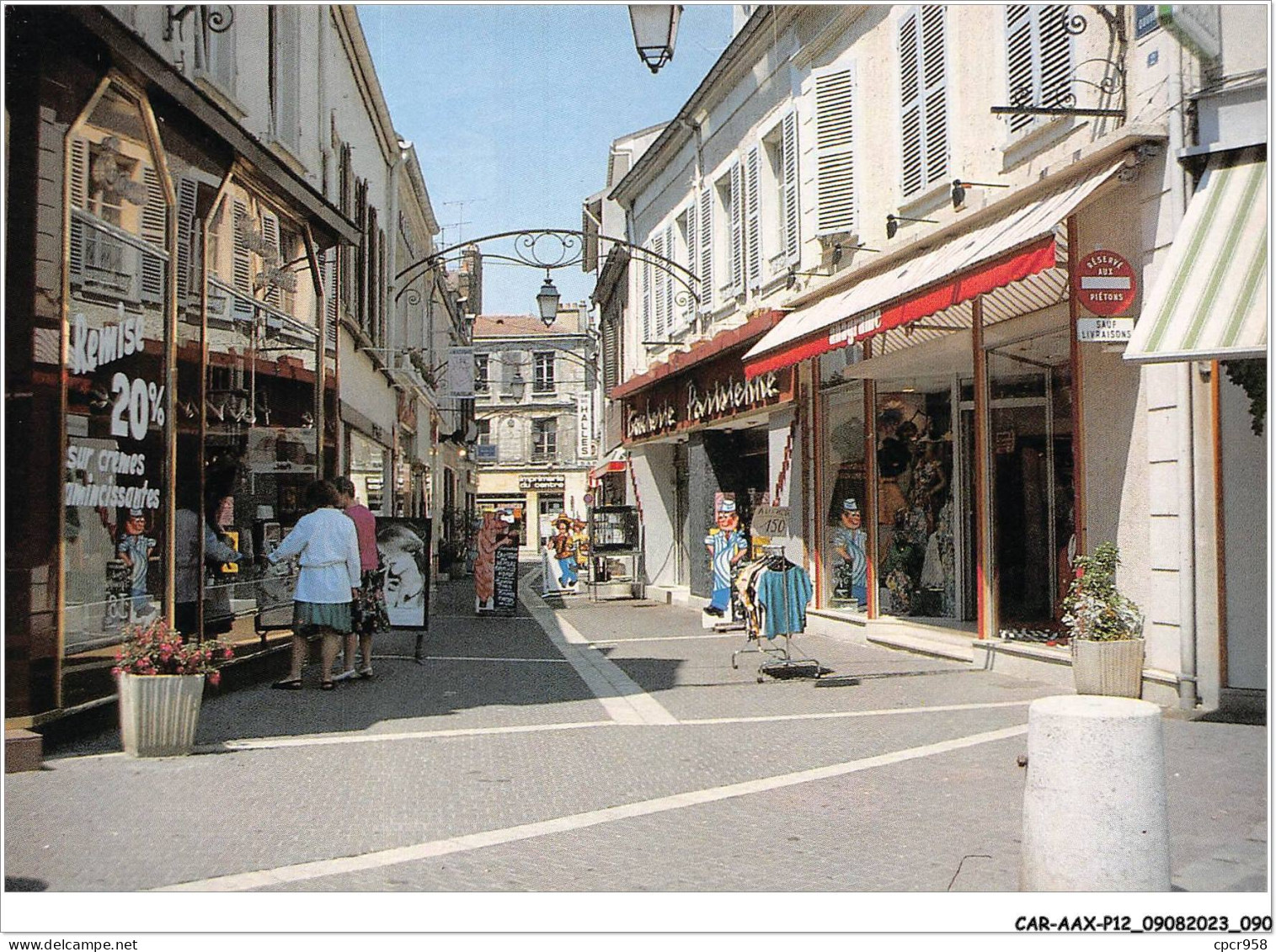 CAR-AAX-P12-77-0913 - MONTEREAU - Rue Couverte - Montereau