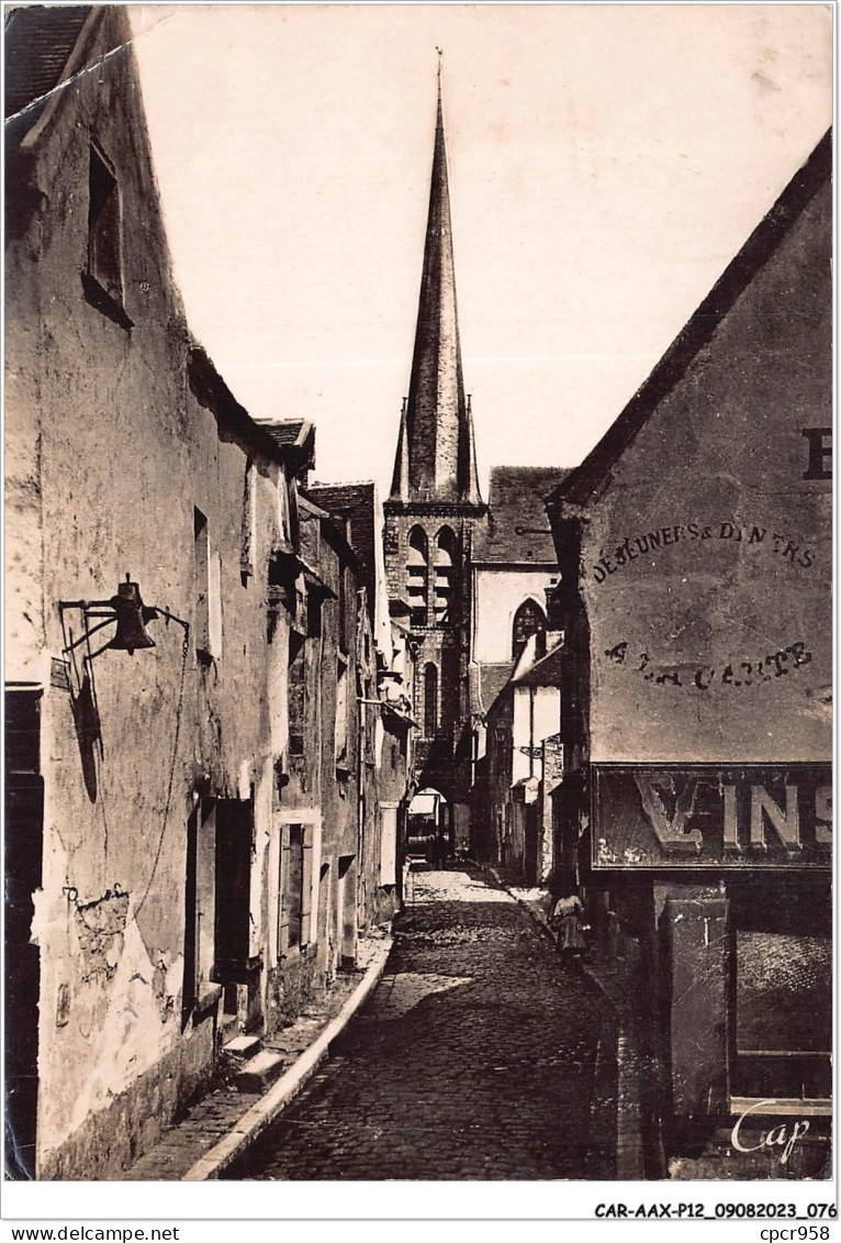 CAR-AAX-P12-77-0906 - NEMOURS - La Rue Du Prieure Et Les Vieilles Maisons - Nemours