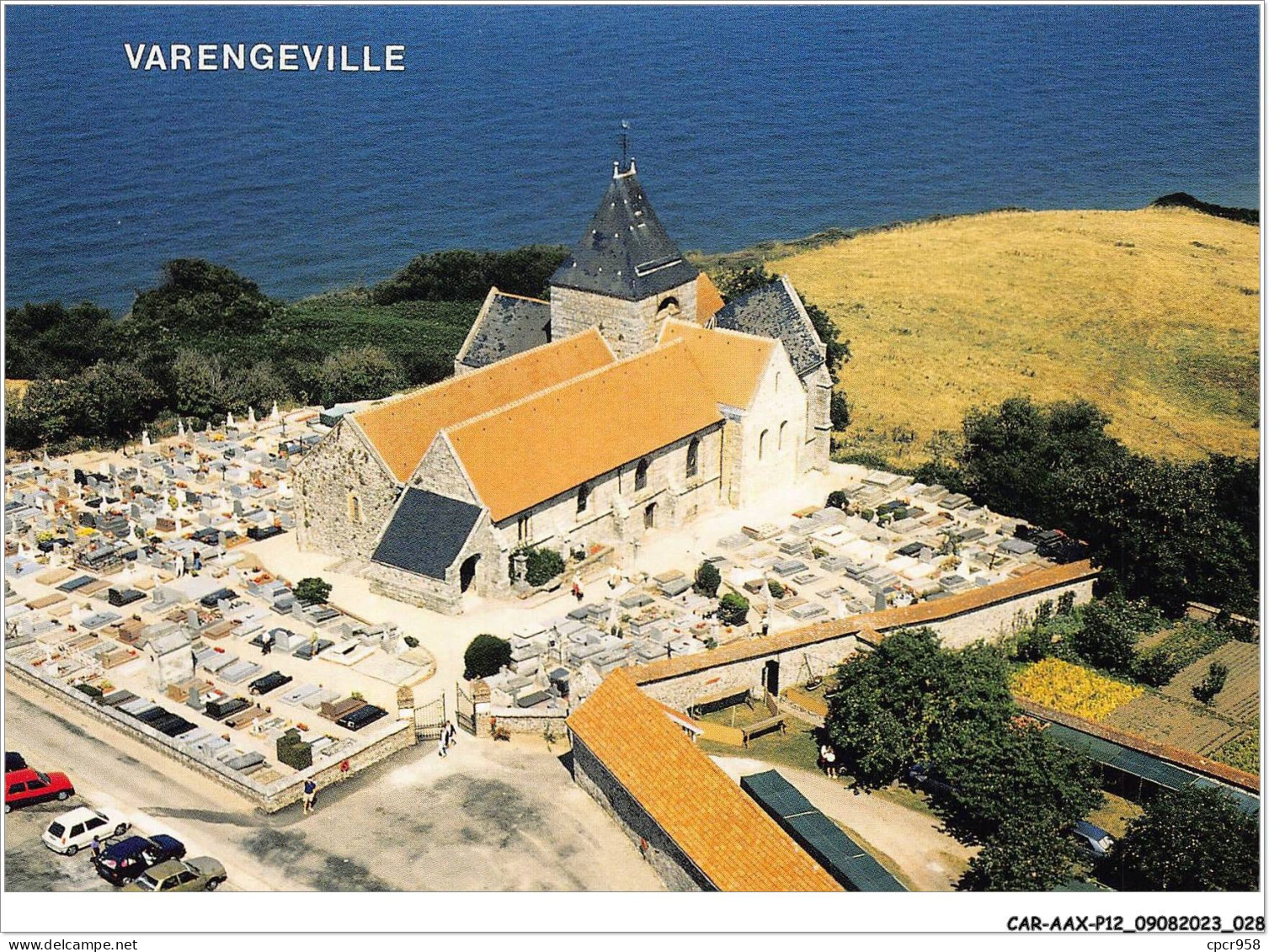 CAR-AAX-P12-76-0882 - VARENGEVILLE - Vue Aerienne De L'eglise Et Le Petit Cimetiere Marin Ou Repose Georges  - Varengeville Sur Mer