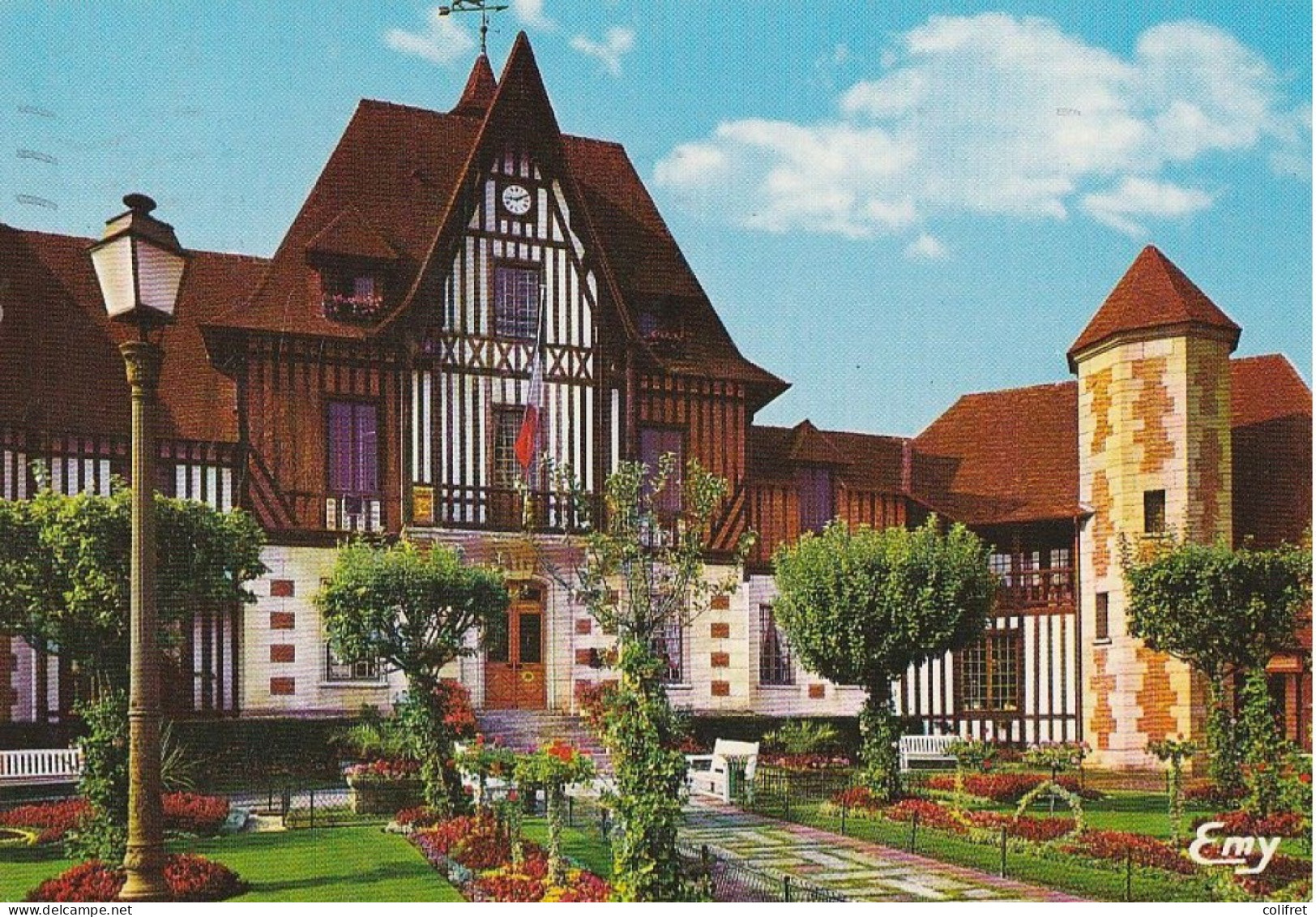 14 - Deauville  -  L'Hôtel De Ville Et L'Office Du Tourisme - Deauville