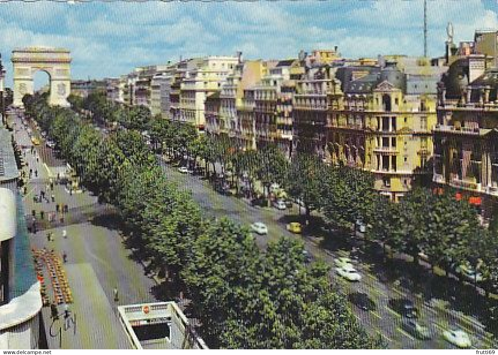 AK 210880 FRANCE - Paris - L'avenue Des Champs-Elysées - Champs-Elysées