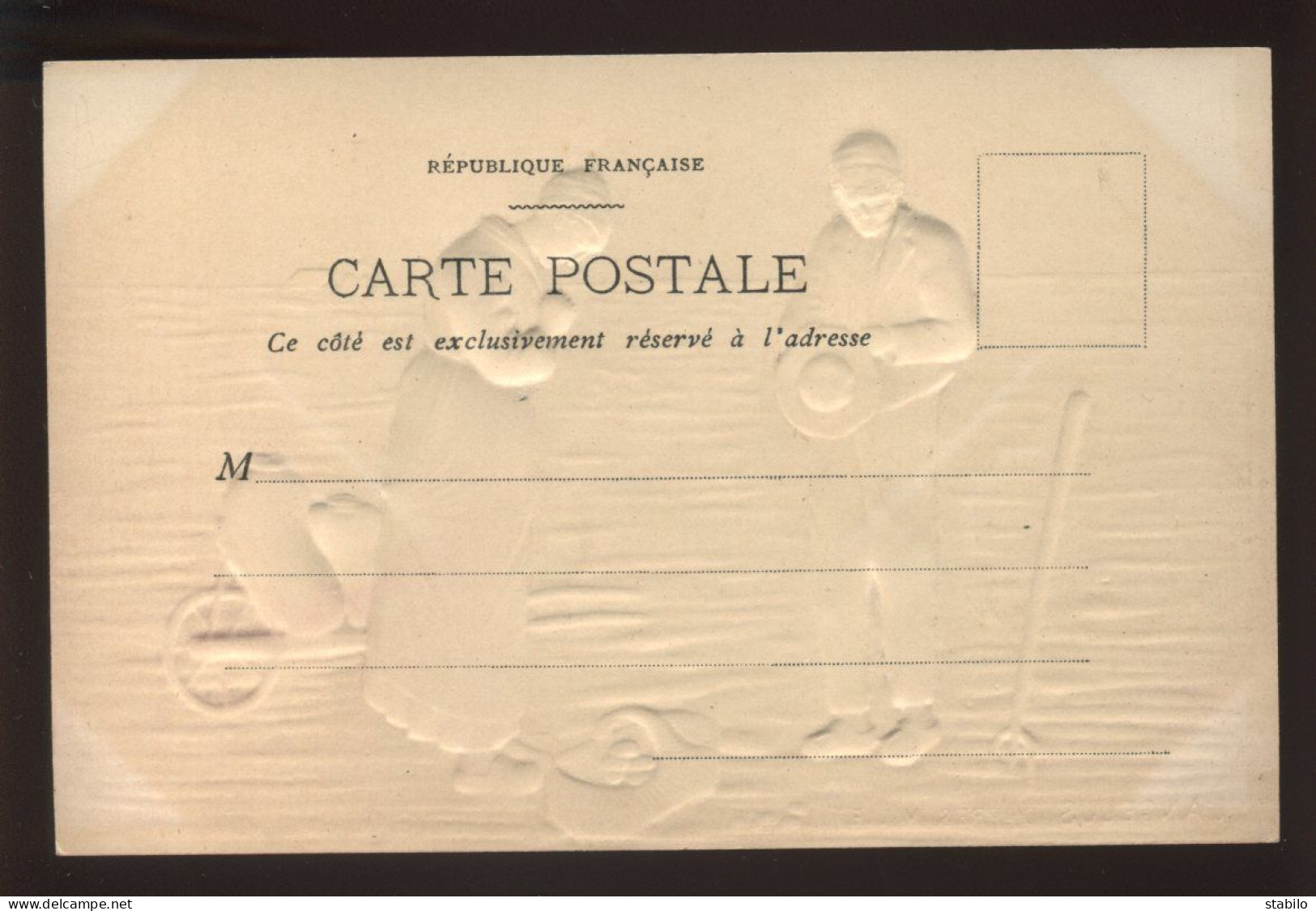 MATIERE - CARTE PORCELAINE GAUFREE -  "L' ANGELUS" TABLEAU DE MILLET - Porseleinkaarten