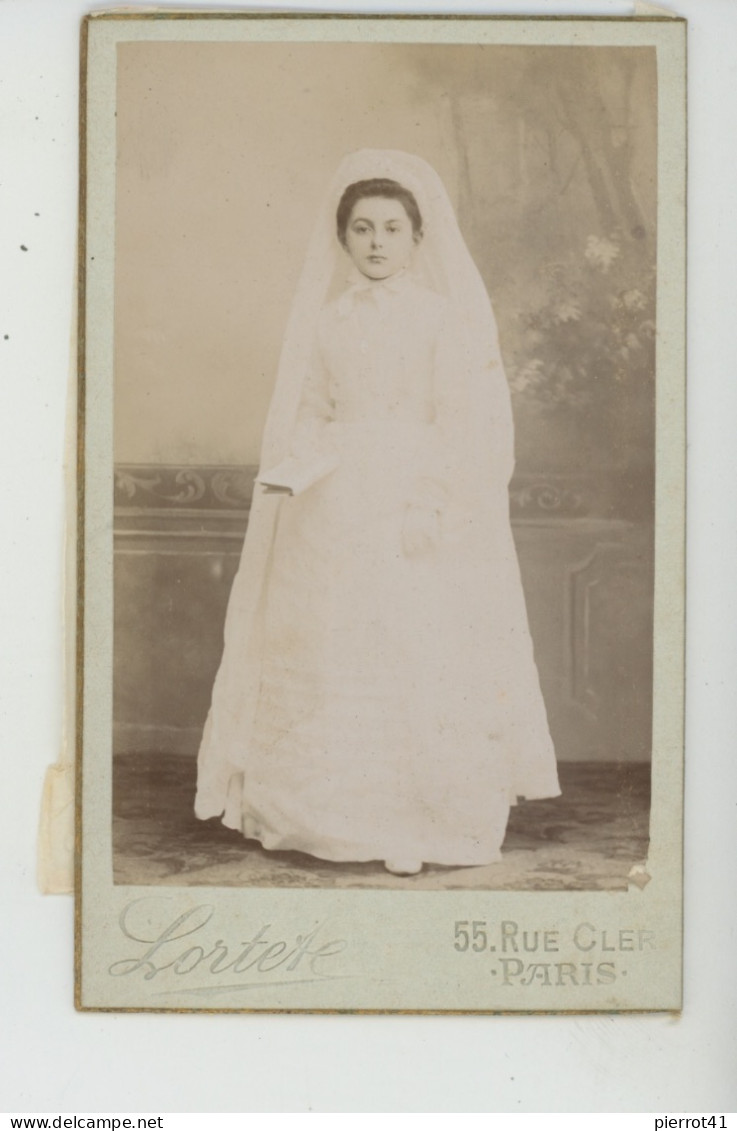 PHOTOS ORIGINALES - CDV AV. 1900 - Communion - Portrait Jeune Fille Communiante - Photo LORTET 55 Rue Cler à PARIS - Ancianas (antes De 1900)