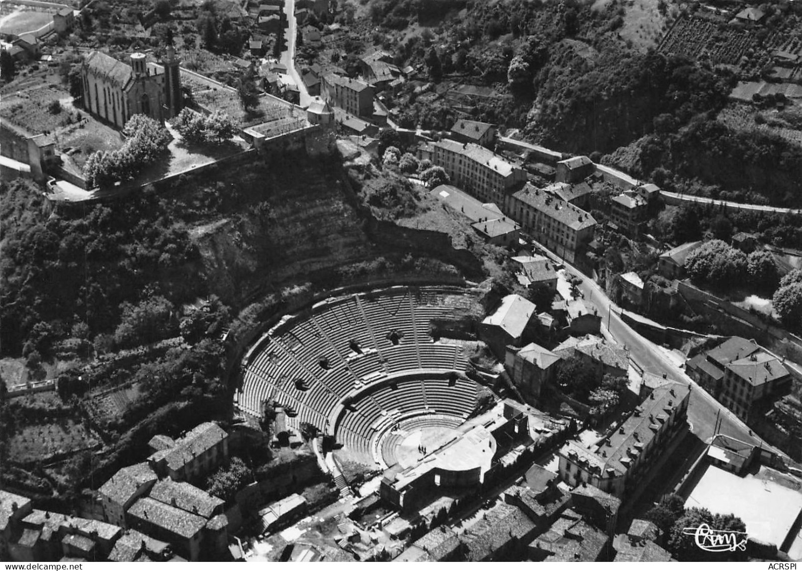 38 Vienne Vue Aérienne Du Théatre Antique éd Combier   (Scan R/V) N°   17   \NAD007 - Vienne