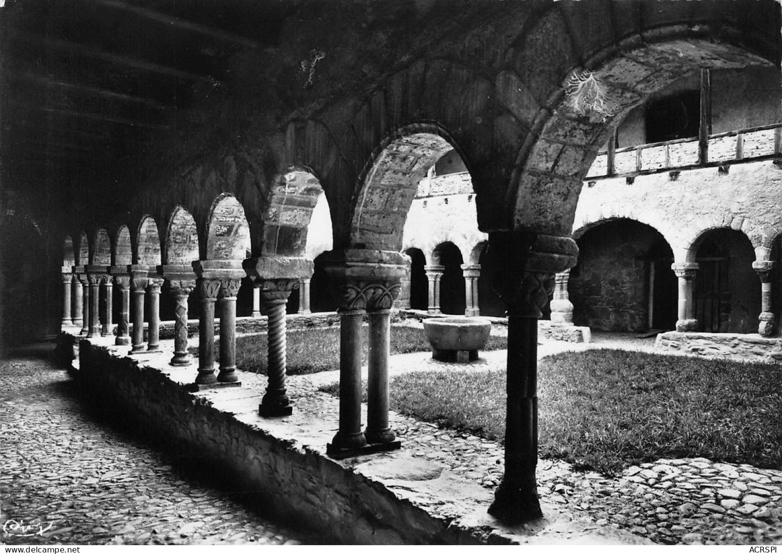 BRIOUDE  Lavaudieu Ancienne Abbaye Des Bénédictines  Intérieur Du Cloitre  16 (scan Recto Verso)nono0114 - Brioude