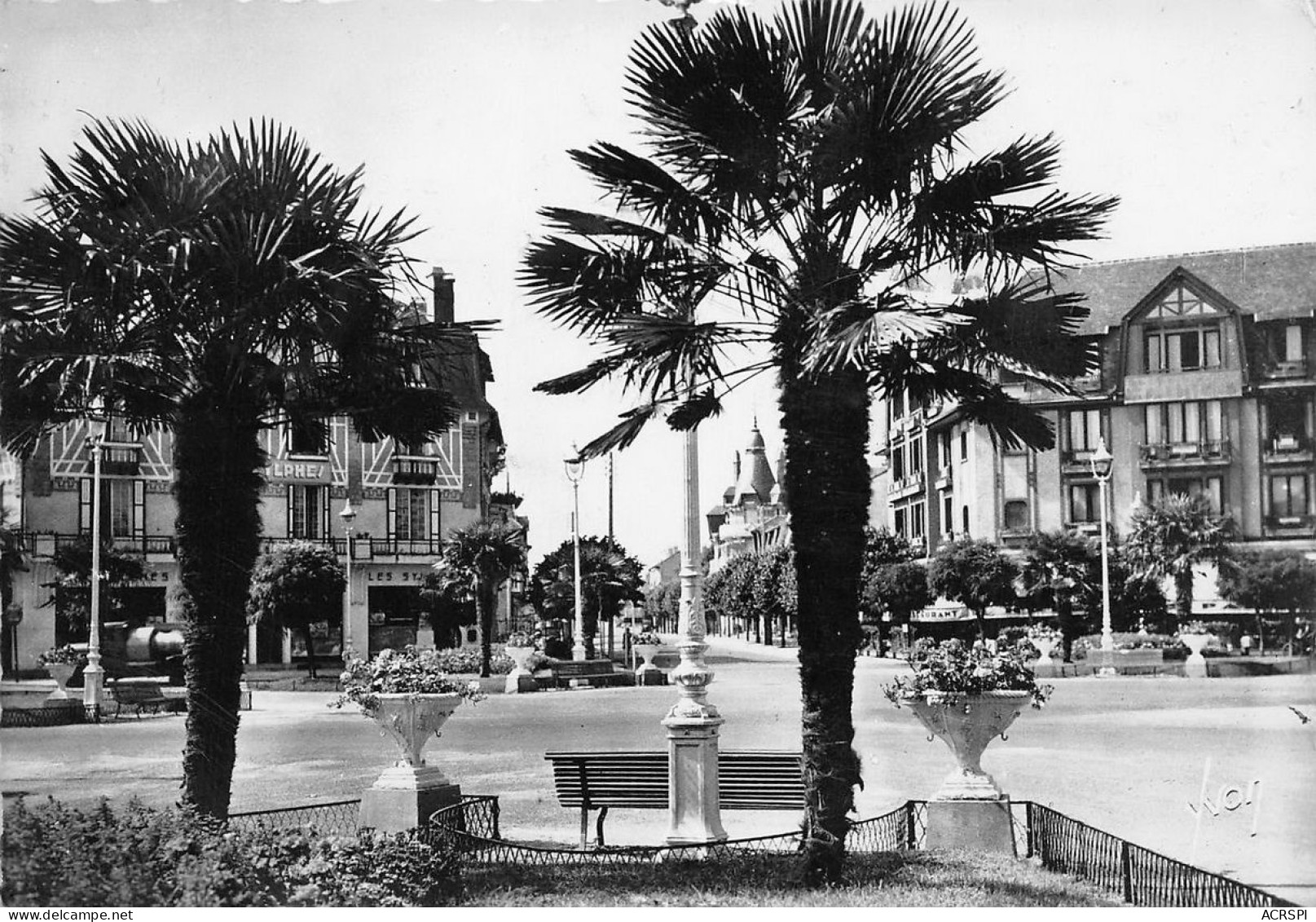 LA BAULE LES PINS ESCOUBLAC Place Des Palmiers  3 (scan Recto Verso)nono0127 - La Baule-Escoublac