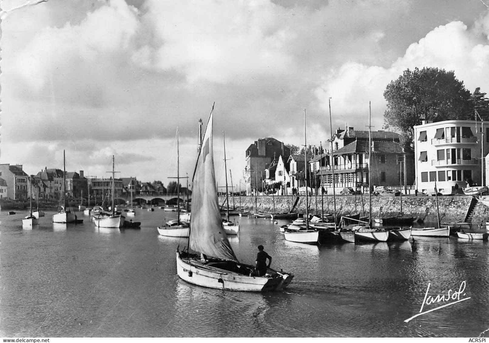 LE POULIGUEN  Le Port Et Les Bateaux De Pêche Au Mouillage  28 (scan Recto Verso)nono0126 - Le Pouliguen