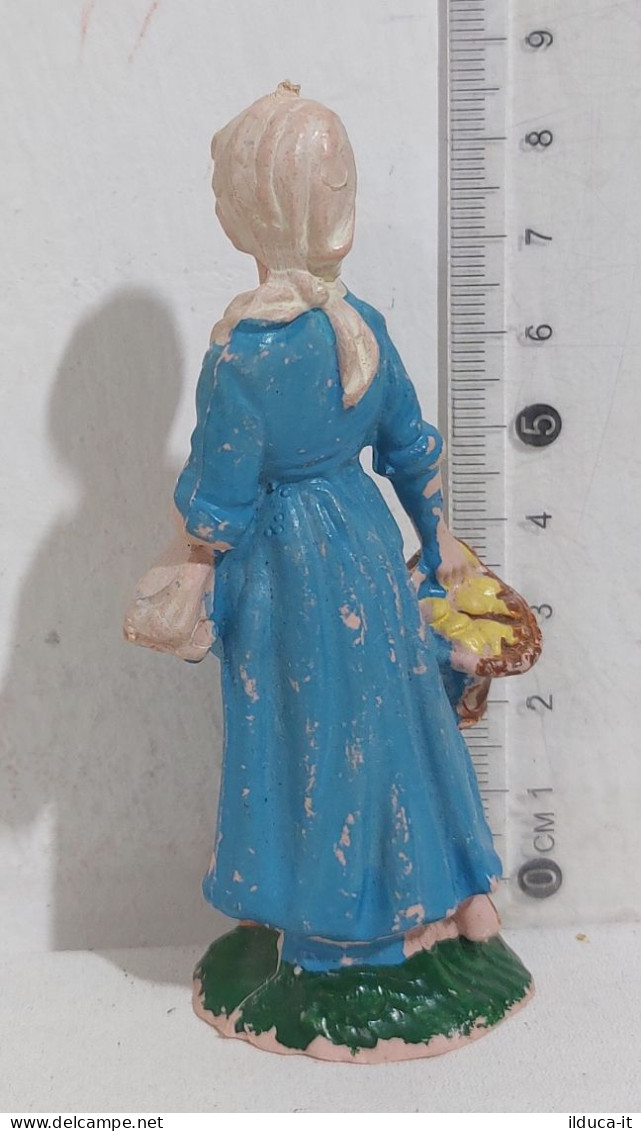 I117207 Pastorello Presepe - Statuina In Plastica - Donna Con Cesta E Panni - Christmas Cribs