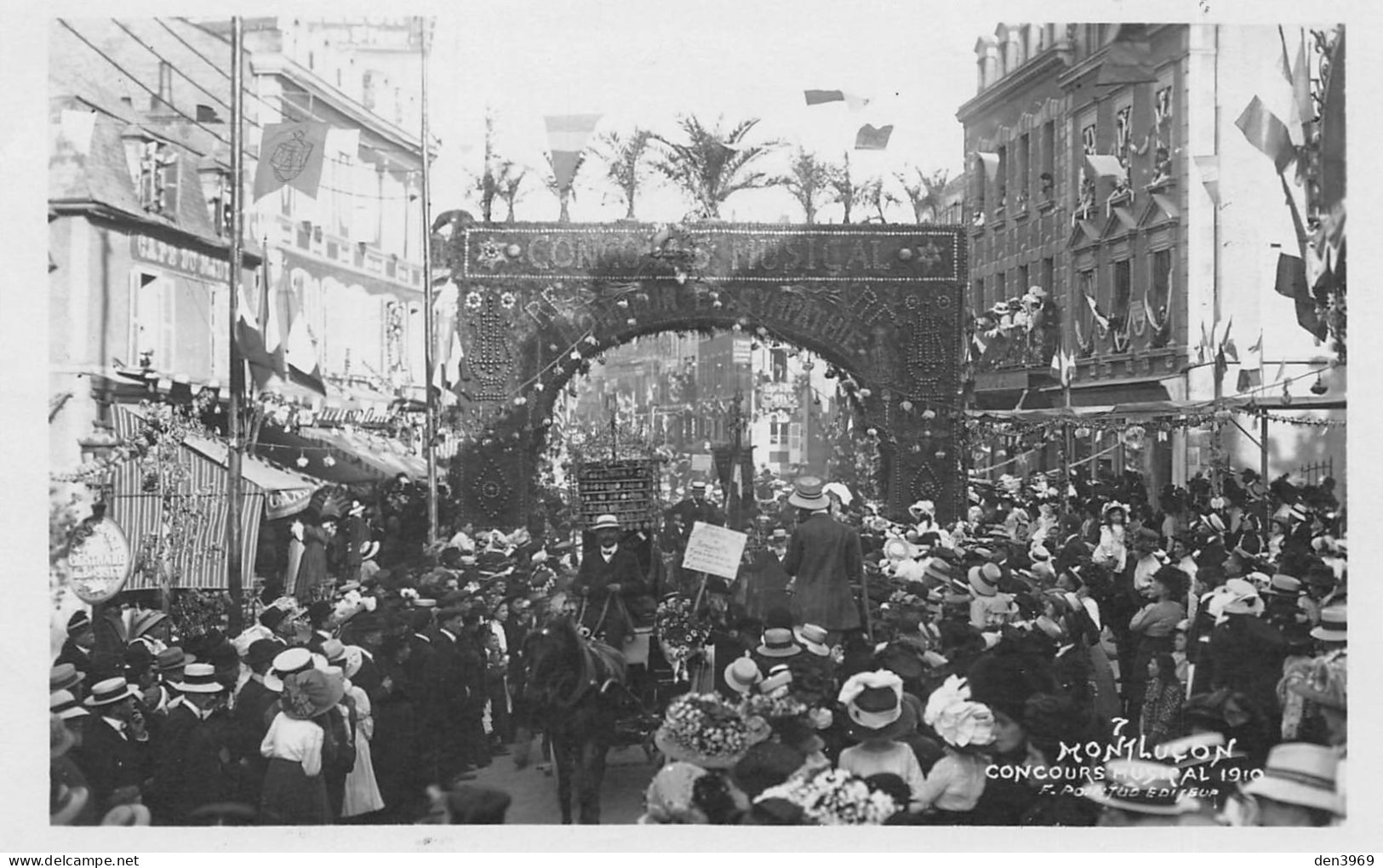 MONTLUCON (Allier) - Concours Musical 1910 - Arc De Triomphe - Carte-Photo F. Pointud, écrit (2 Scans) - Montlucon