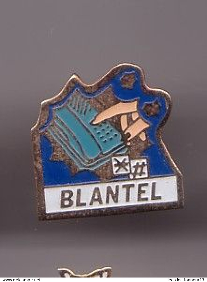 Pin's Blantel Téléphone Et Main De Femme Réf 1336 - Autres & Non Classés