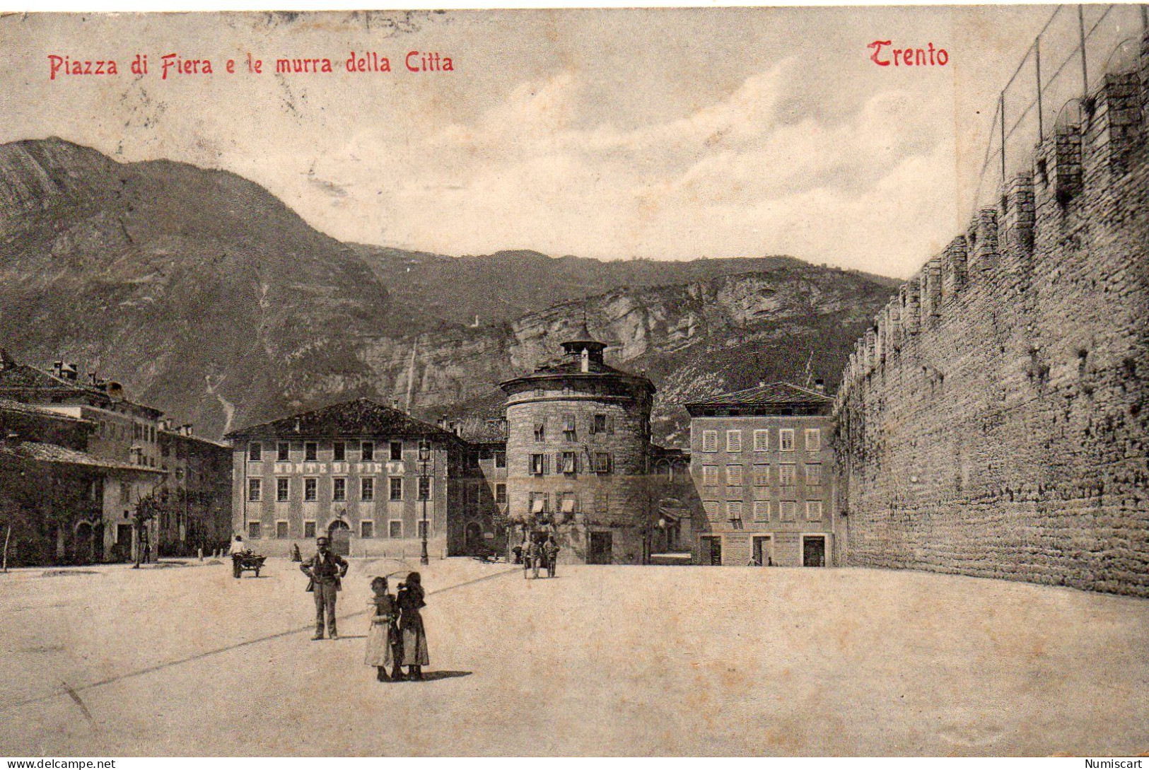 Trento Animée Piazza Di Fiera Murra Della Citta Attelage - Trento