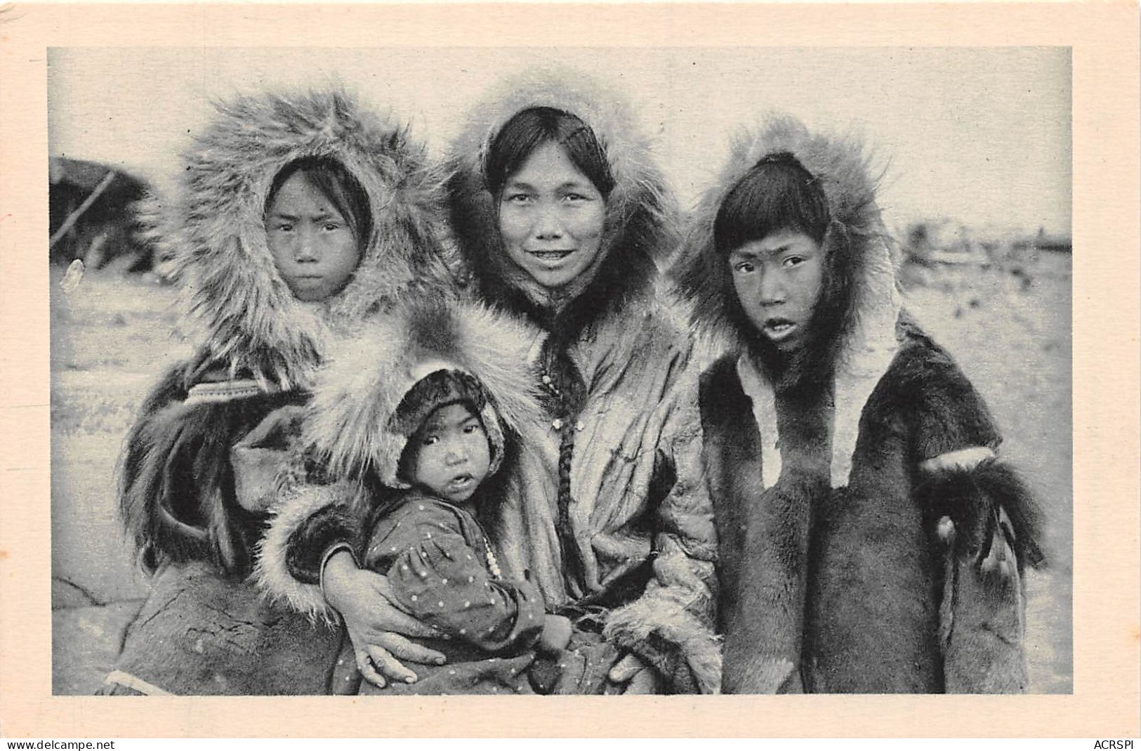 ESQUIMAU Eskimo USA ALASKA  Barrow  Utqiagvik Denbigh Détroit De Behring Famille Inuit  15 OO 0932 - Fairbanks