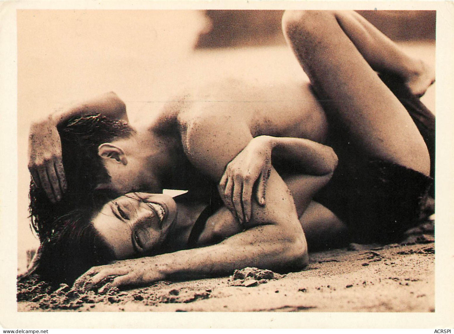 PIN UPS  Jeune Couple Sur Une Plage AUSTRALIENNE  Australia  10 (scan Recto-verso) OO 0904 - Pin-Ups