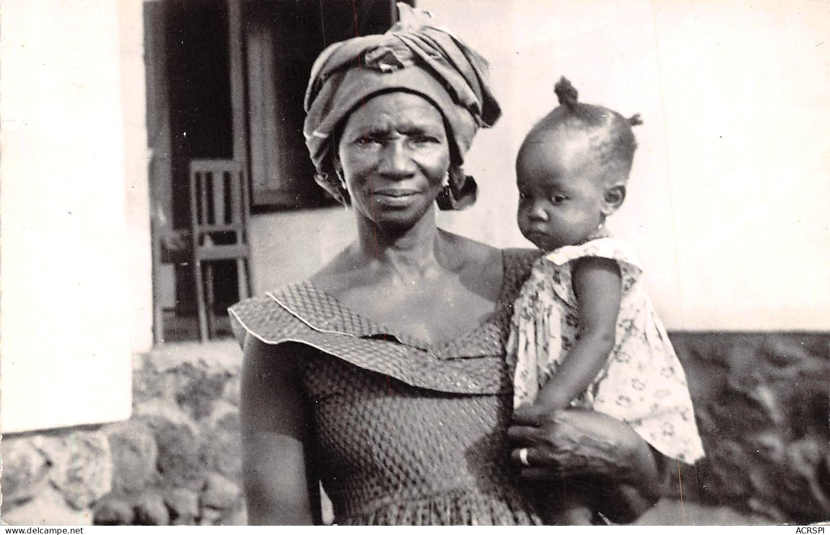 GUINEE Francaise  Une Femme Et Son Enfant Famille De La Delivrande Conakry (scan Recto-verso) OO 0963 - Guinée Française