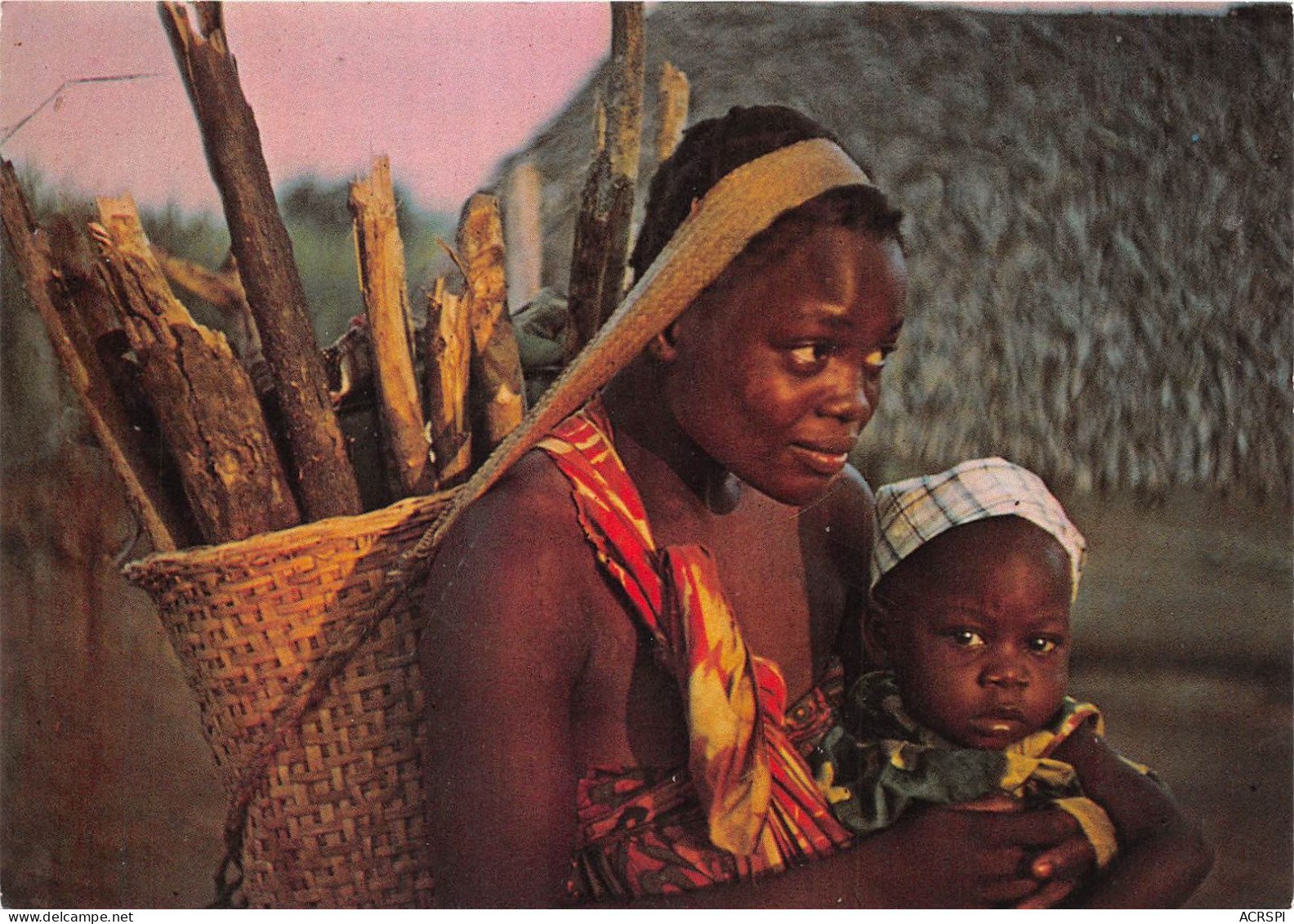 GABON Femme Rentrant De La Plantation Photo Pougnand (scan Recto-verso) OO 0941 - Gabon