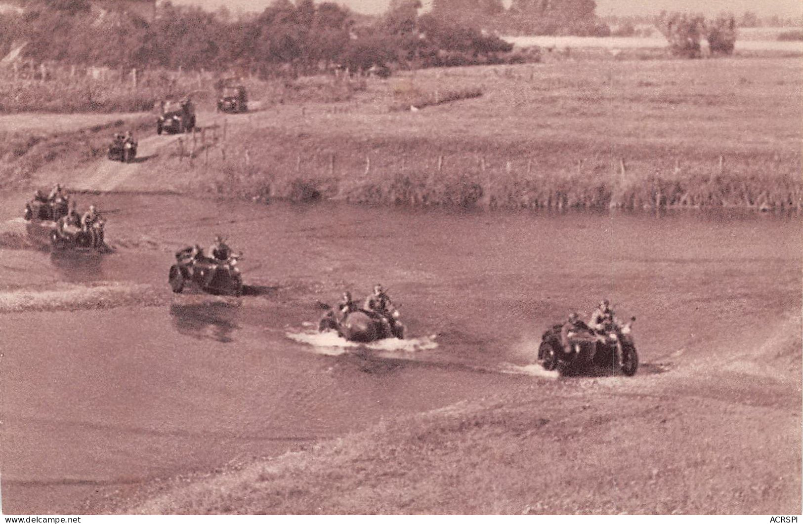 Peloton Moto Side Car Passant Un Gué  (scan Recto-verso) OO 0989 - Manoeuvres