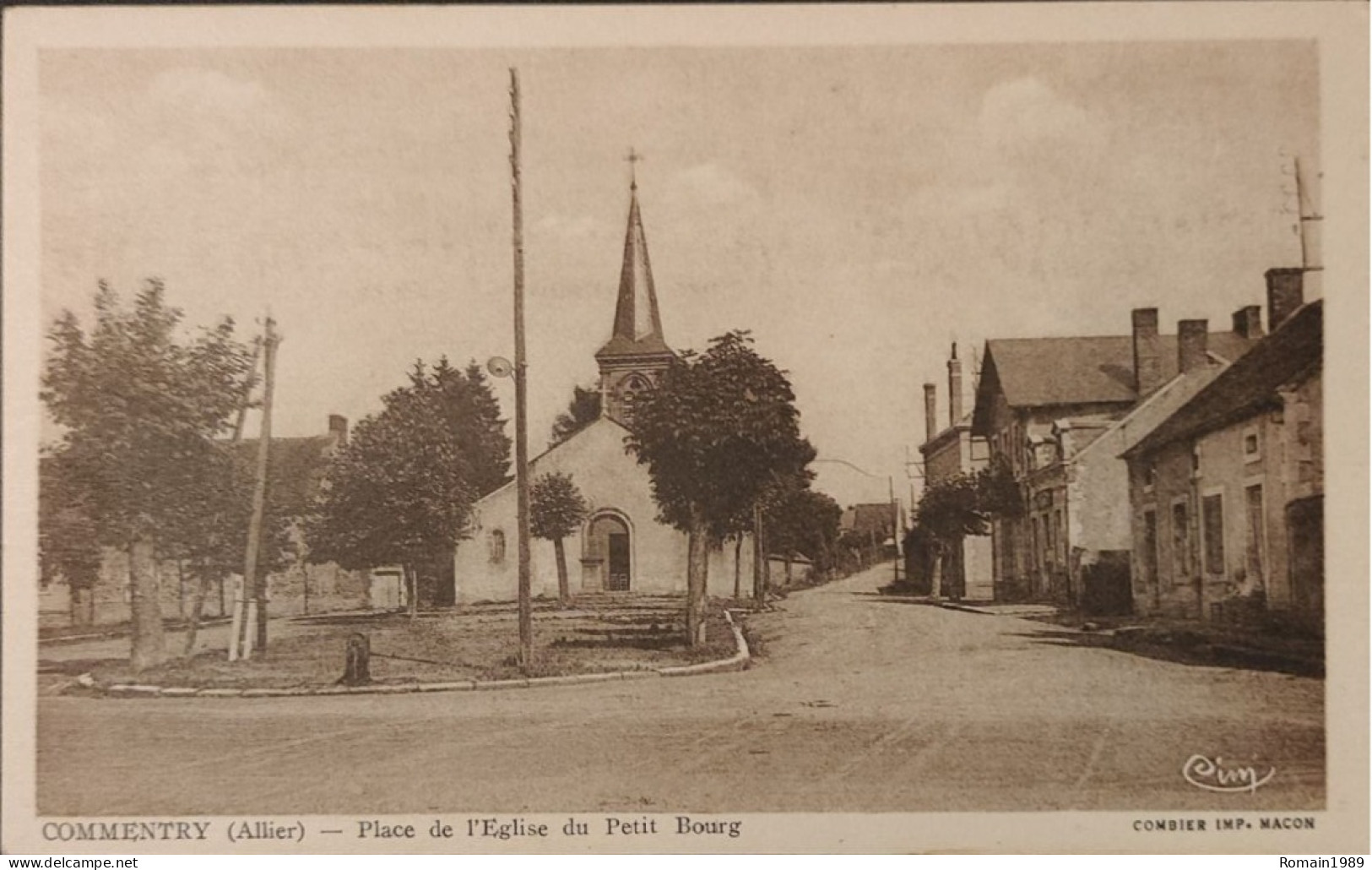 Commentry Place De L'église Du Petit Bourg - Commentry