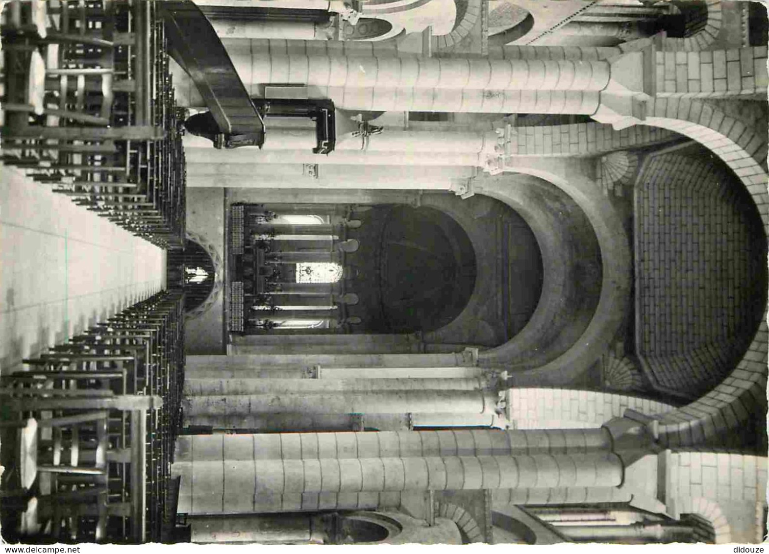 86 - Poitiers - Intérieur De L'Eglise Saint Hilaire - Carte Dentelée - CPSM Grand Format - Voir Scans Recto-Verso - Poitiers