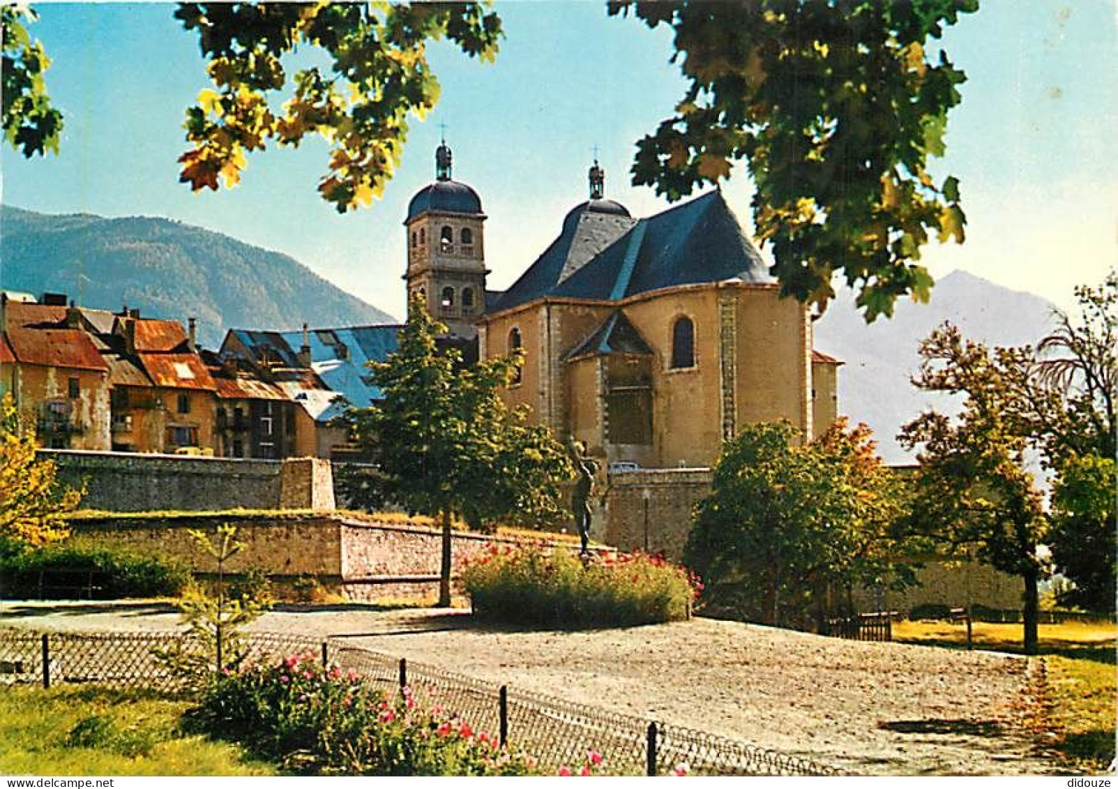 05 - Briançon - Le Jardin Et La Cathédrale - CPM - Voir Scans Recto-Verso - Briancon