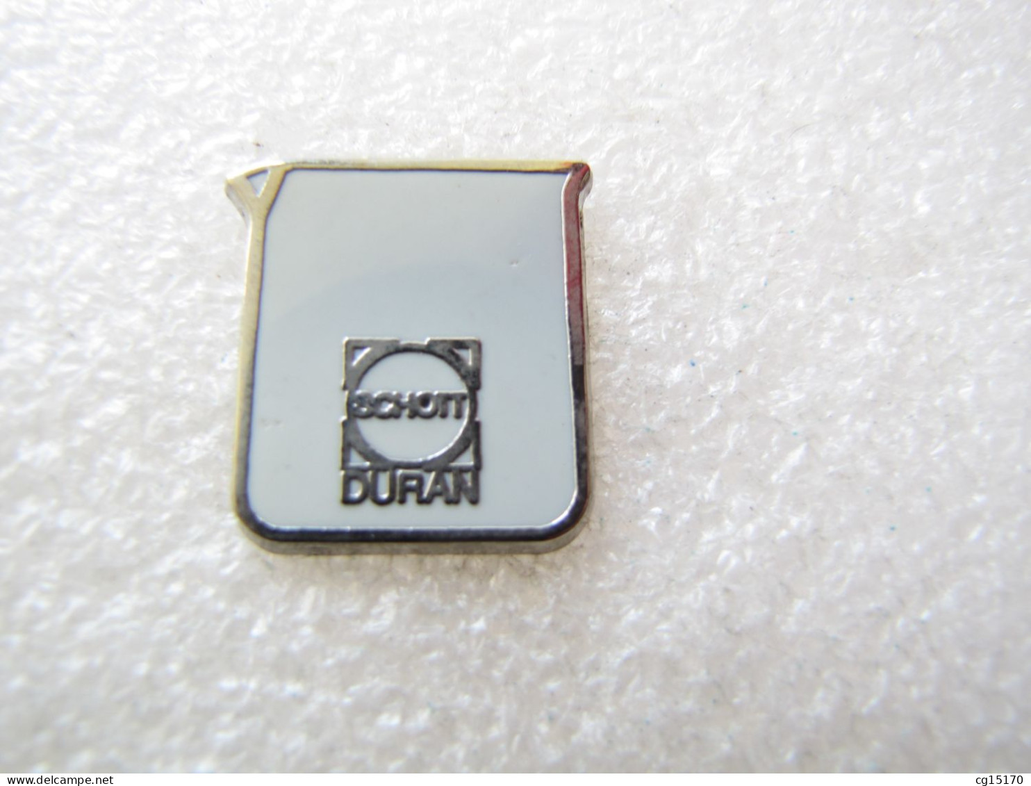 PIN'S    SCHOTT  DURAN   Zamak  Tosca  Récipients De Laboratoire - Autres & Non Classés