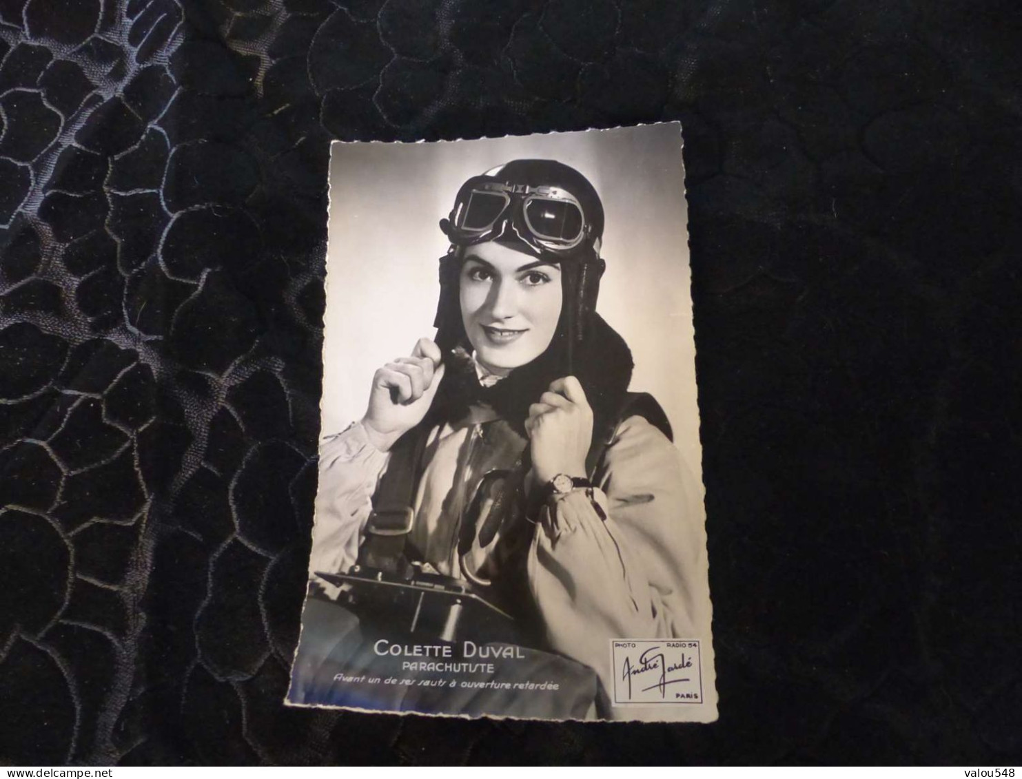 P-319 , Photo Autographe De Colette Duval, Parachutiste, Circa 1960 - Famous People