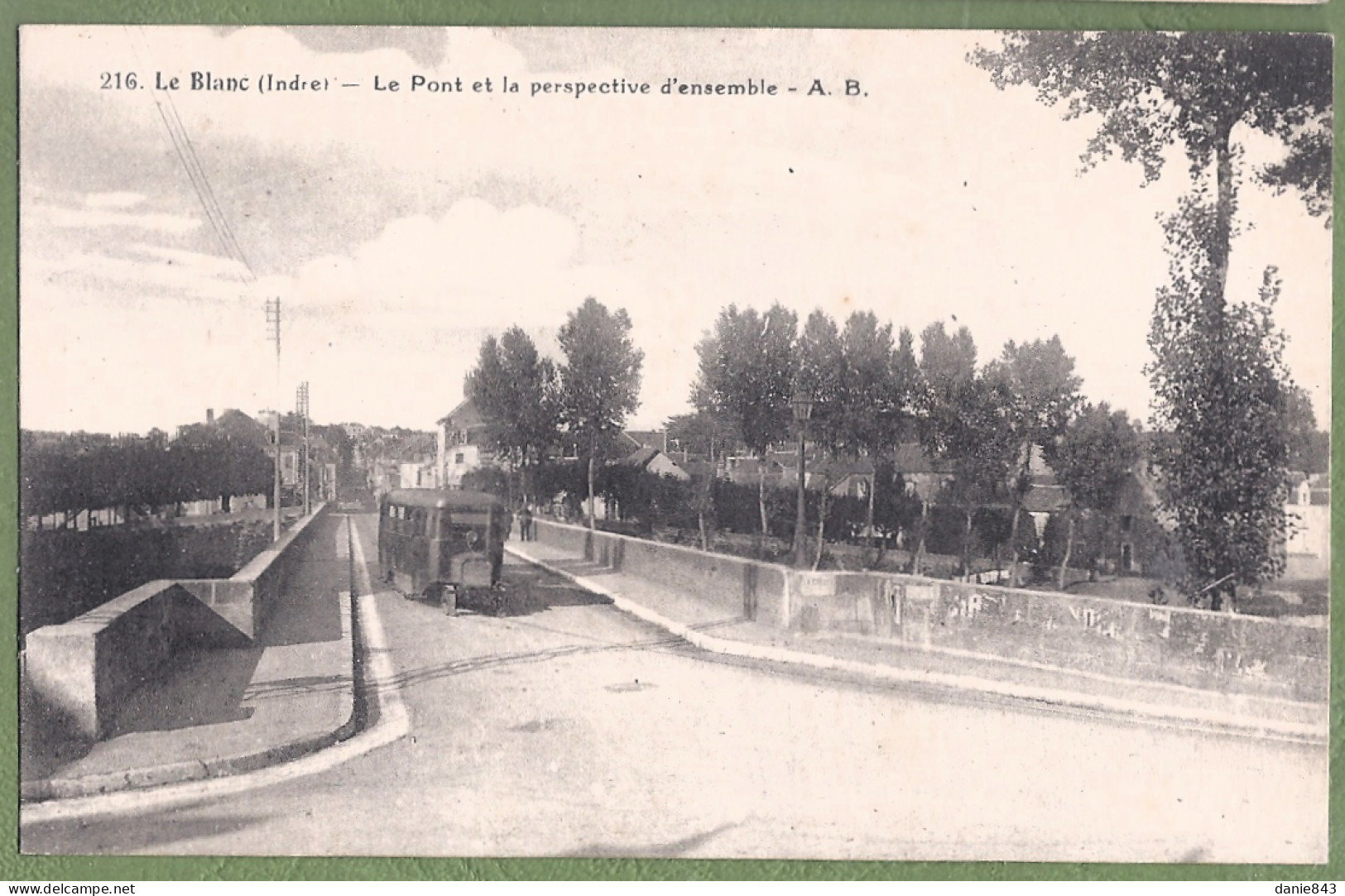 CPA Vue Très Rare - INDRE - LE BLANC - LE PONT ET PERSPECTIVE D'ENSEMBLE - Animation, Le Tramway Sur Le Pont - Le Blanc