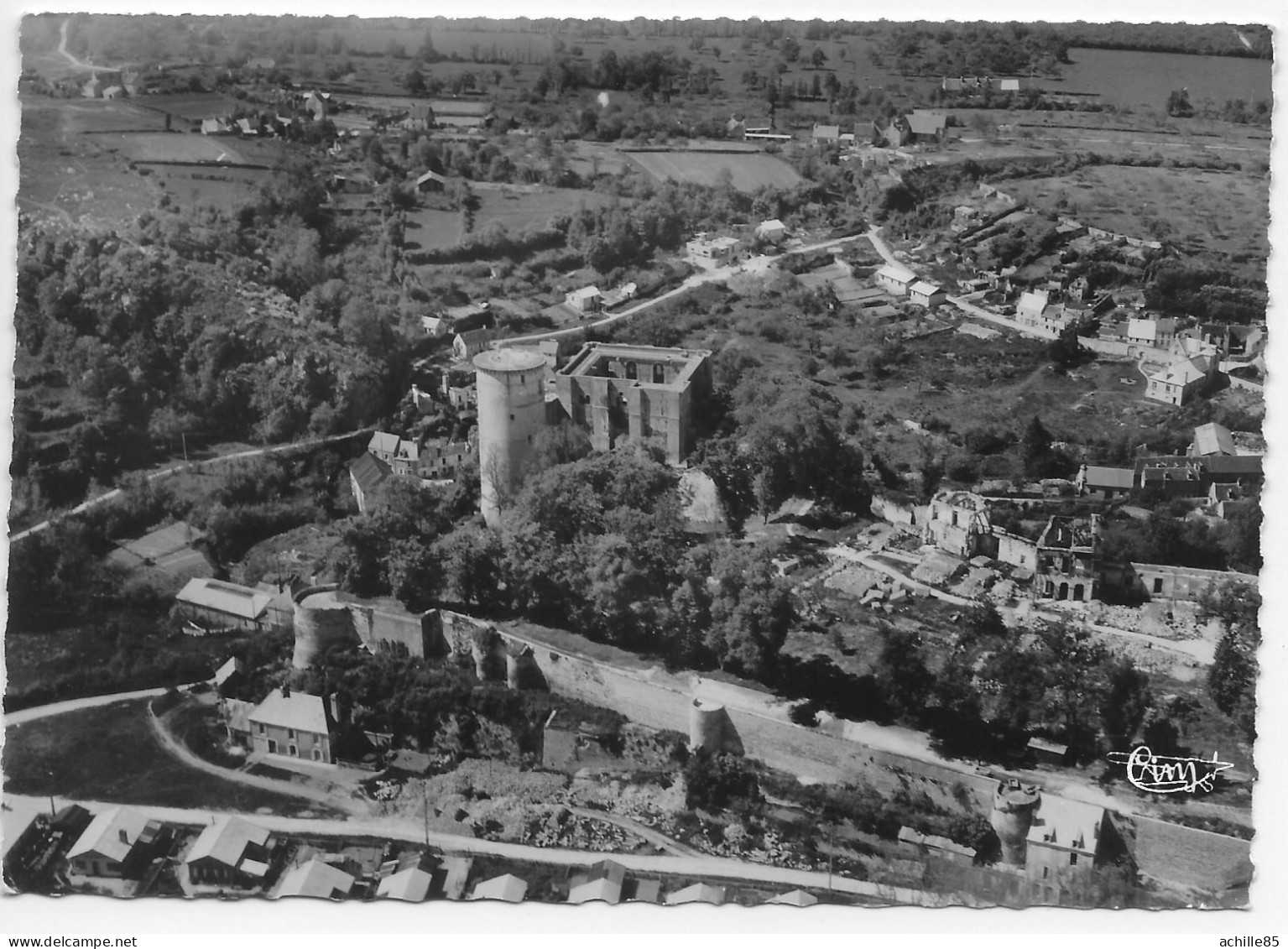 Falaise Aérienne Château - Falaise