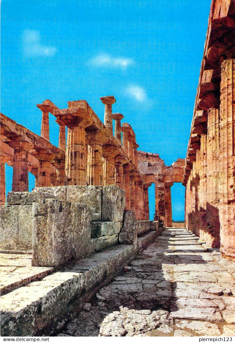 Paestum - Intérieur Du Temple Arcaico De Flera - Andere & Zonder Classificatie