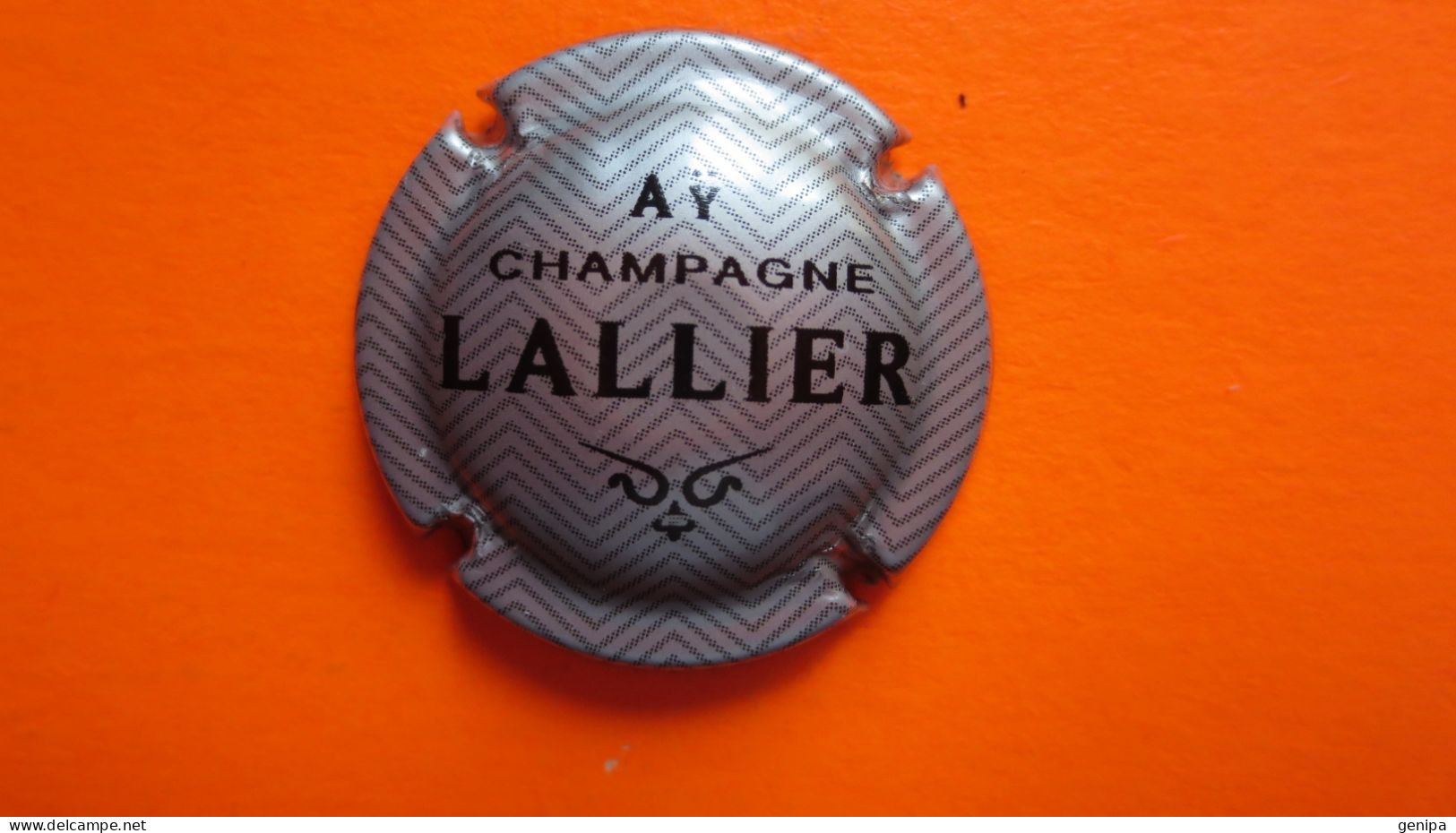 CAPSULE CHAMPAGNE LALLIER. Gris Et Noir - Other & Unclassified