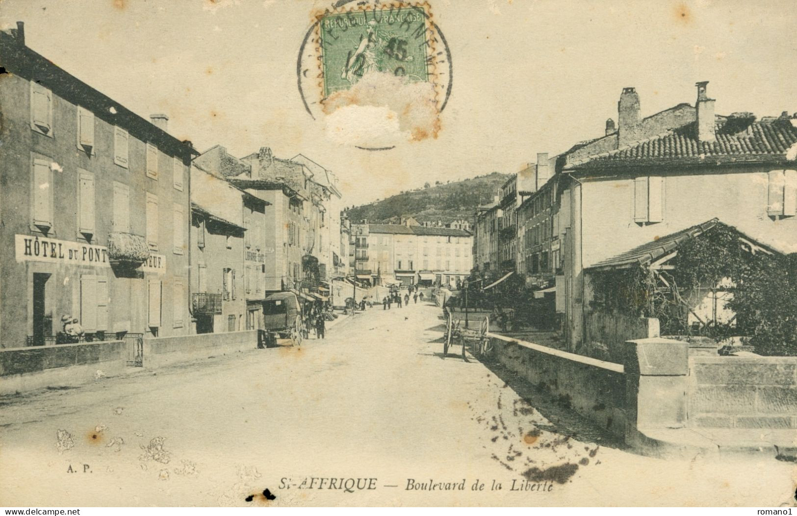 12)  SAINT AFFRIQUE -  Boulevard De La République  (  Hôtel Du Pont Neuf  ) - Saint Affrique