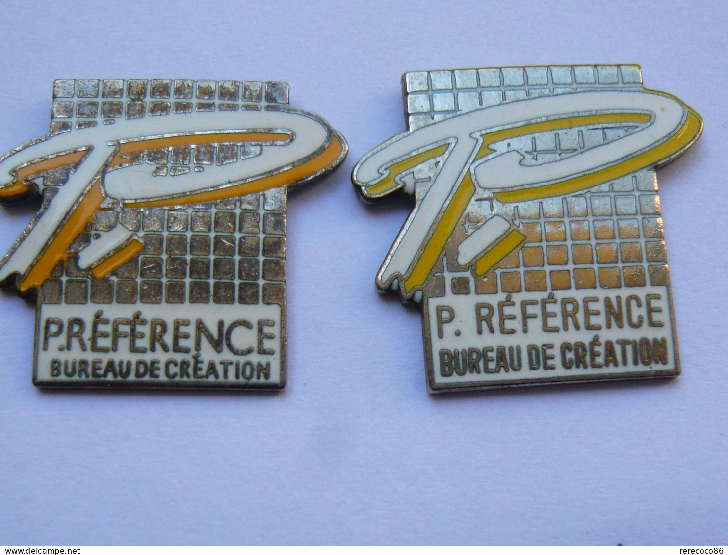 2 Pin S P REFERENCE BUREAU DE CREATION AGENCE PUBLICITAIRE A PARIS  Different - Firemen