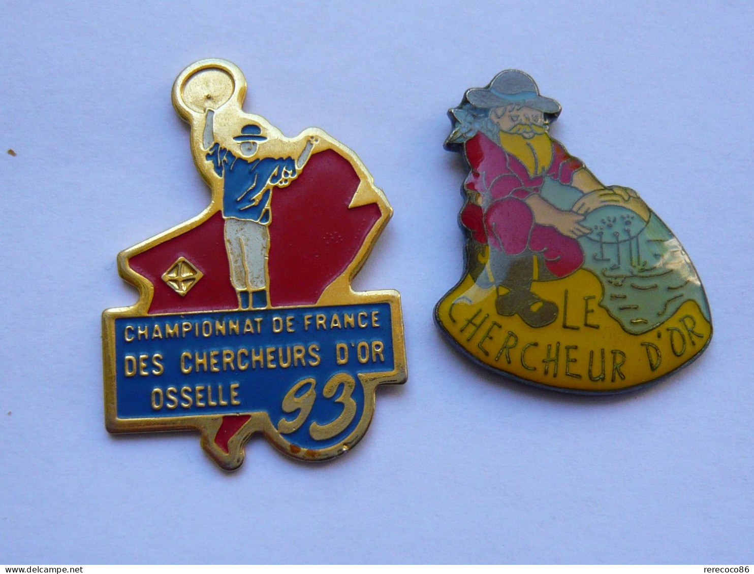 2 Pin S CHERCHEURS D OR Different - Other & Unclassified