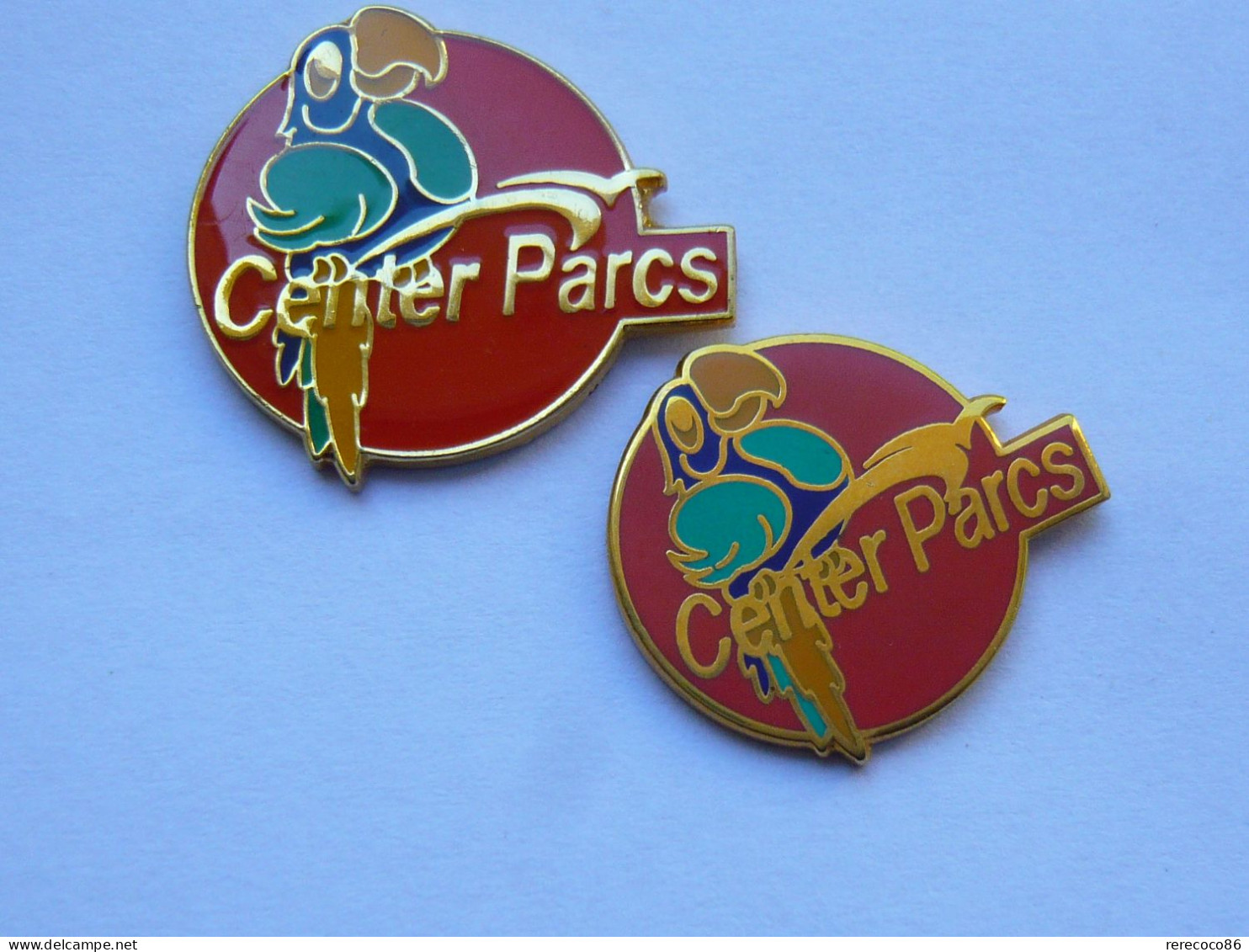 2 Pin S CENTER PARCS VILLAGES DE VACANCES Different - Marques