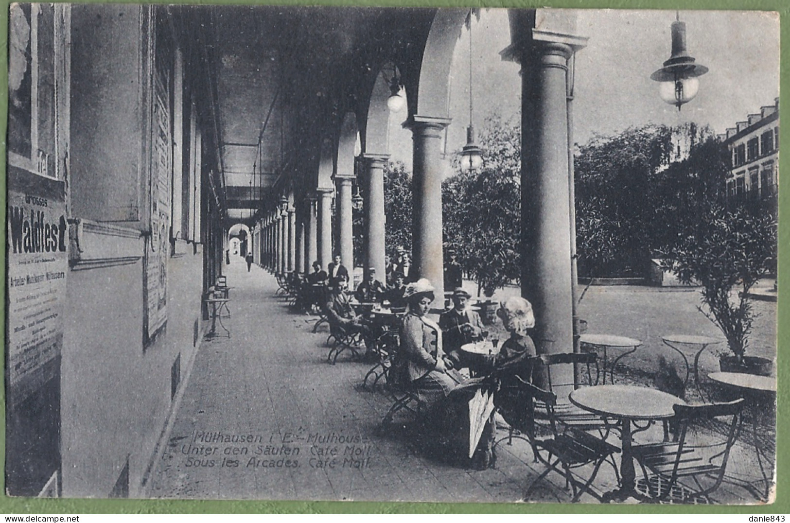 CPA Sélection, Vue Très Rare - HAUT RHIN - MULHAUSEN (Mulhouse) - SOUS LES ARCADES - CAFÉ MOLL - Animation En Terrasse - Mulhouse