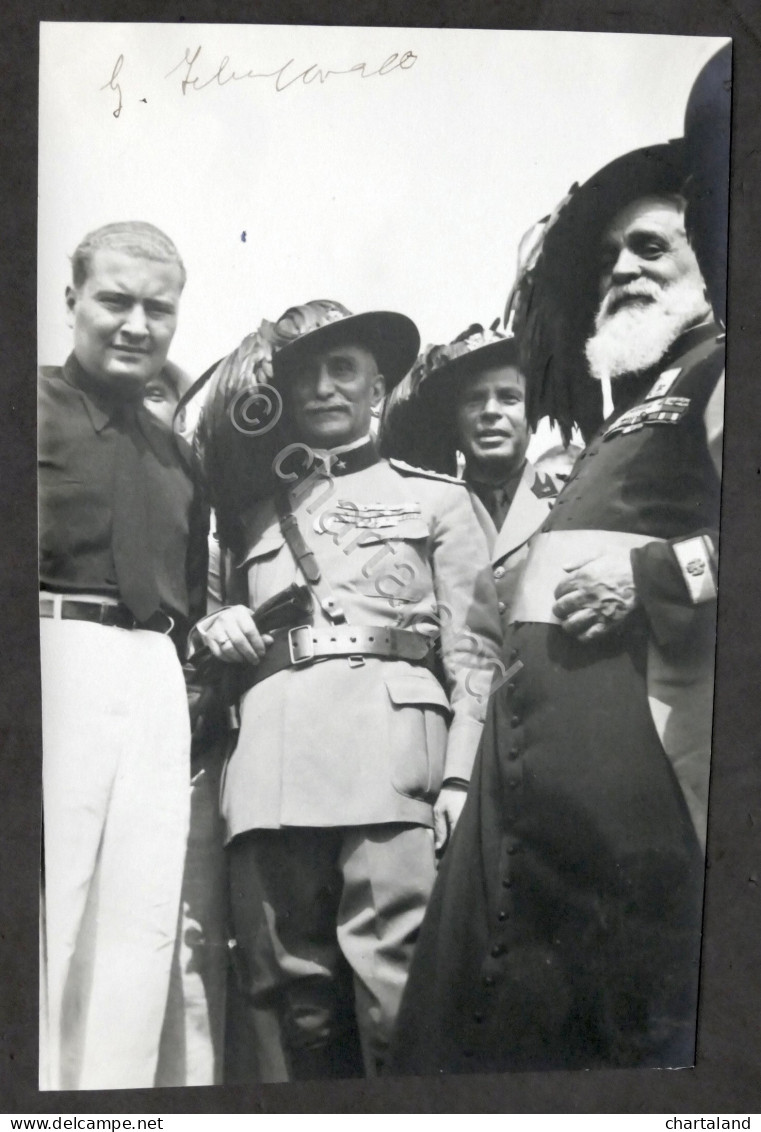 Fotografia Bruno Mussolini Con Bersaglieri Ufficiali E Cappellano - 1940 Ca. - Altri & Non Classificati