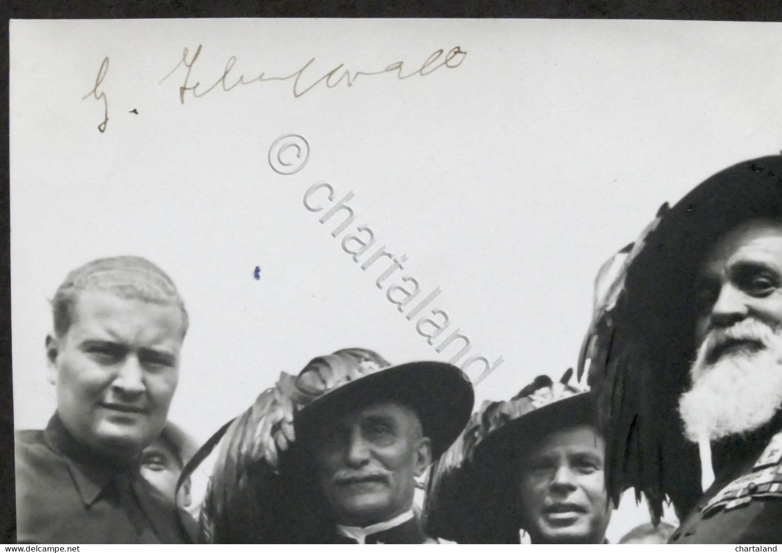 Fotografia Bruno Mussolini Con Bersaglieri Ufficiali E Cappellano - 1940 Ca. - Sonstige & Ohne Zuordnung