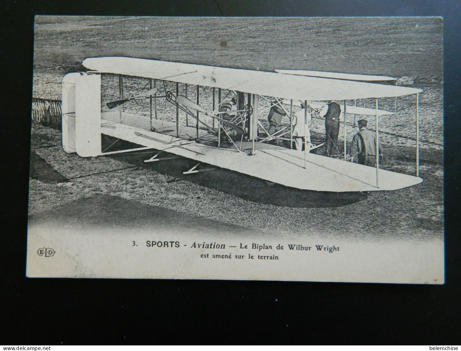 SPORTS AVIATION             LE BIPLAN DE WILBUR WRIGHT EST AMENE SUR LE TERRAIN - Airmen, Fliers