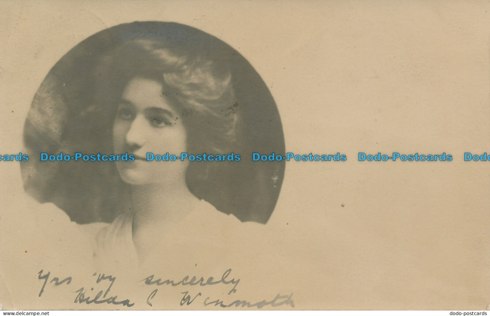R062677 Old Postcard. Woman Portrait - Monde
