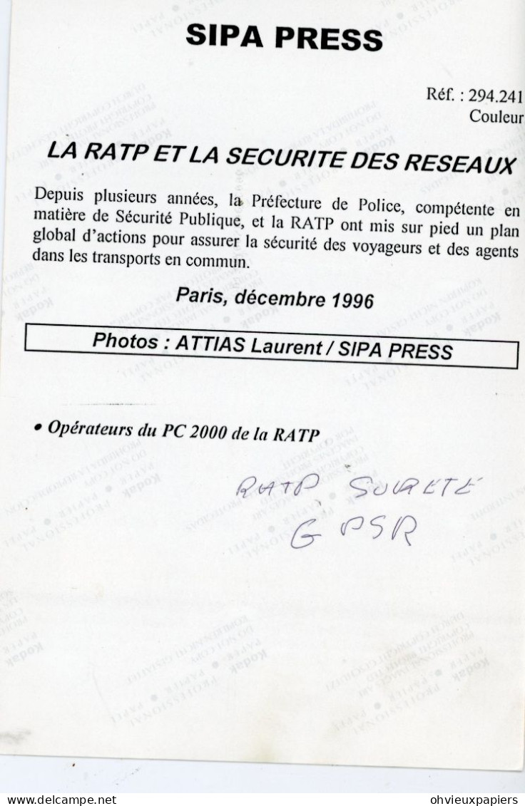 4 PHOTOS  PARIS  METROPOLITAIN RATP  SURETE  SECURITE DES RESEAUX  G.P.S.R  CREE EN 1994 SIPA PRESS