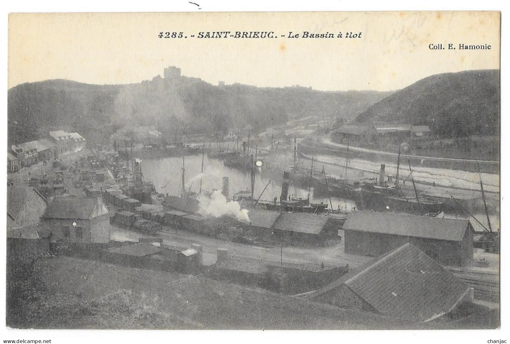 Cpa. 22 SAINT BRIEUC - Le Bassin à Flot (Train, Bateaux)   N° 4285  Ed. E. Hamonic - Saint-Brieuc