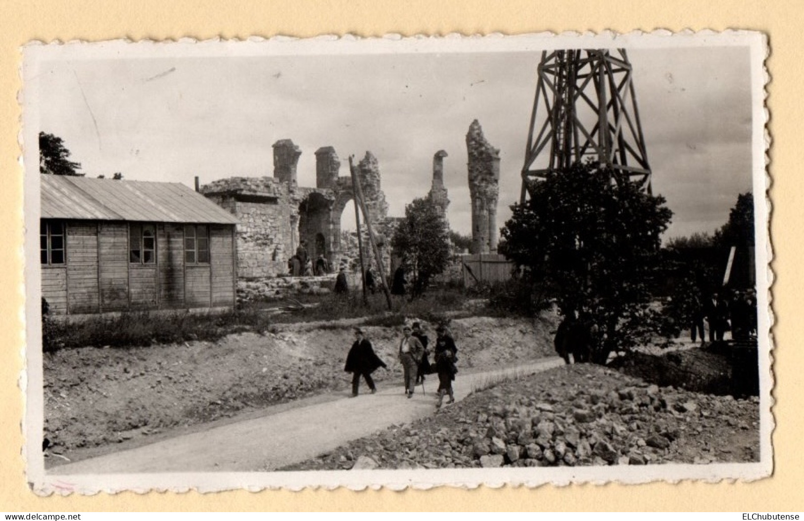 Lot Photos Visite Anciens Combattants Ruines Cabane Tour En Bois Village Montfaucon D'Argonne Meuse Années 1930 - Luoghi