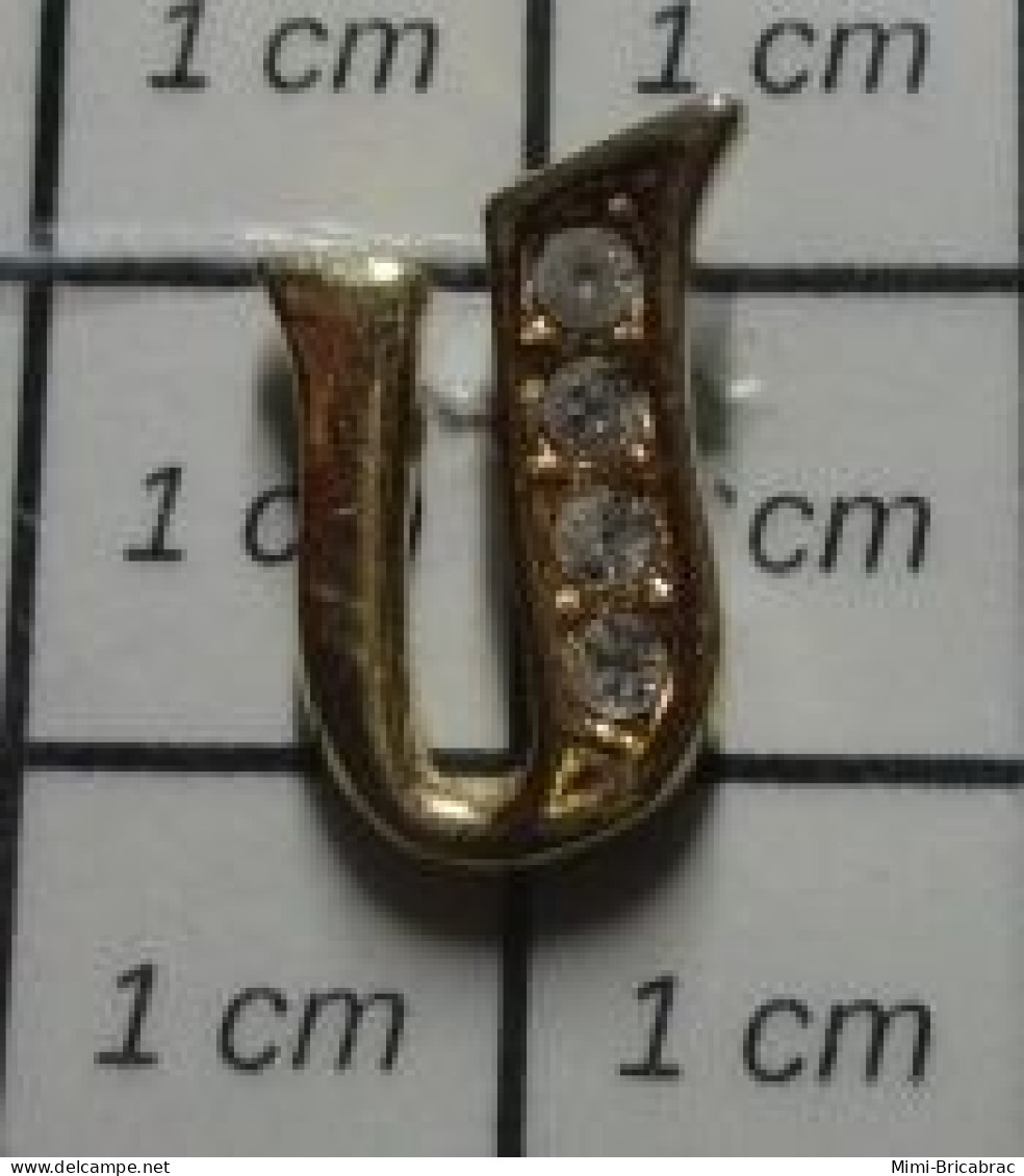 3417 Pin's Pins / Beau Et Rare /  AUTRES / LETTRE U EN MeTAL JAUNE ET "BRILLANTS" Mini Pin's - Andere & Zonder Classificatie