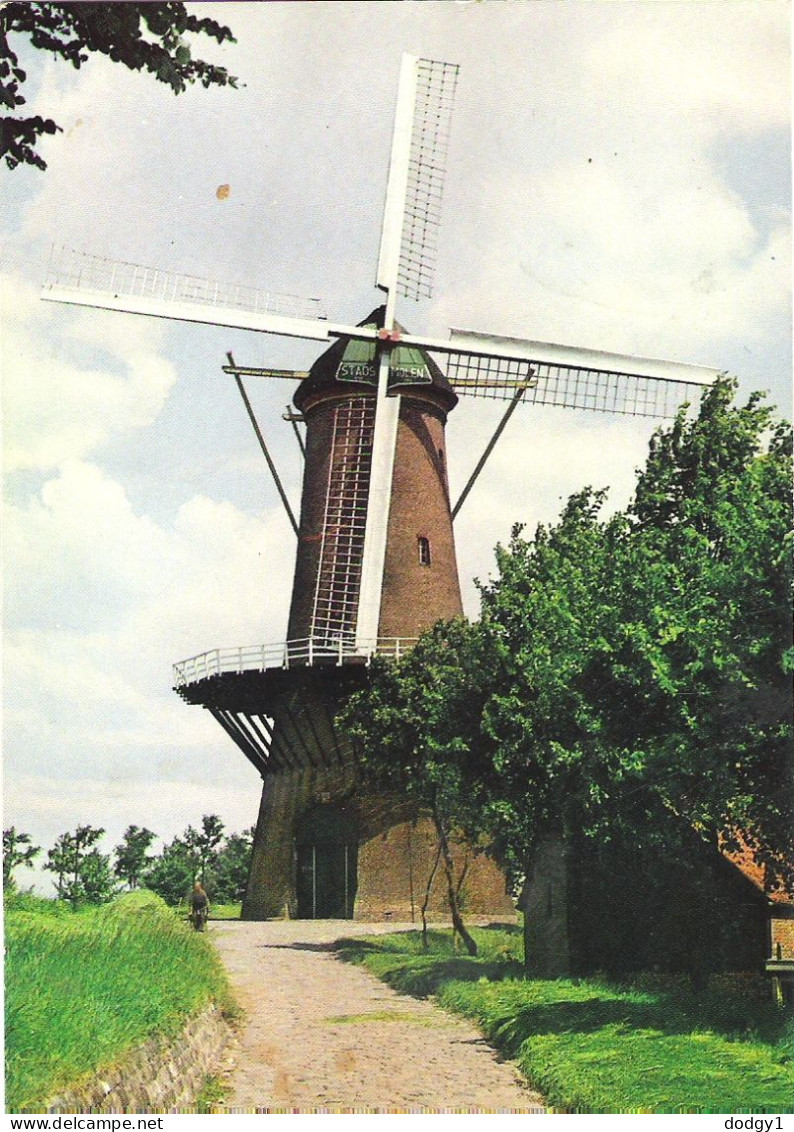 THE WINDMILL AT HULST, ZEELAND, HOLLAND. UNUSED POSTCARD My5 - Hulst