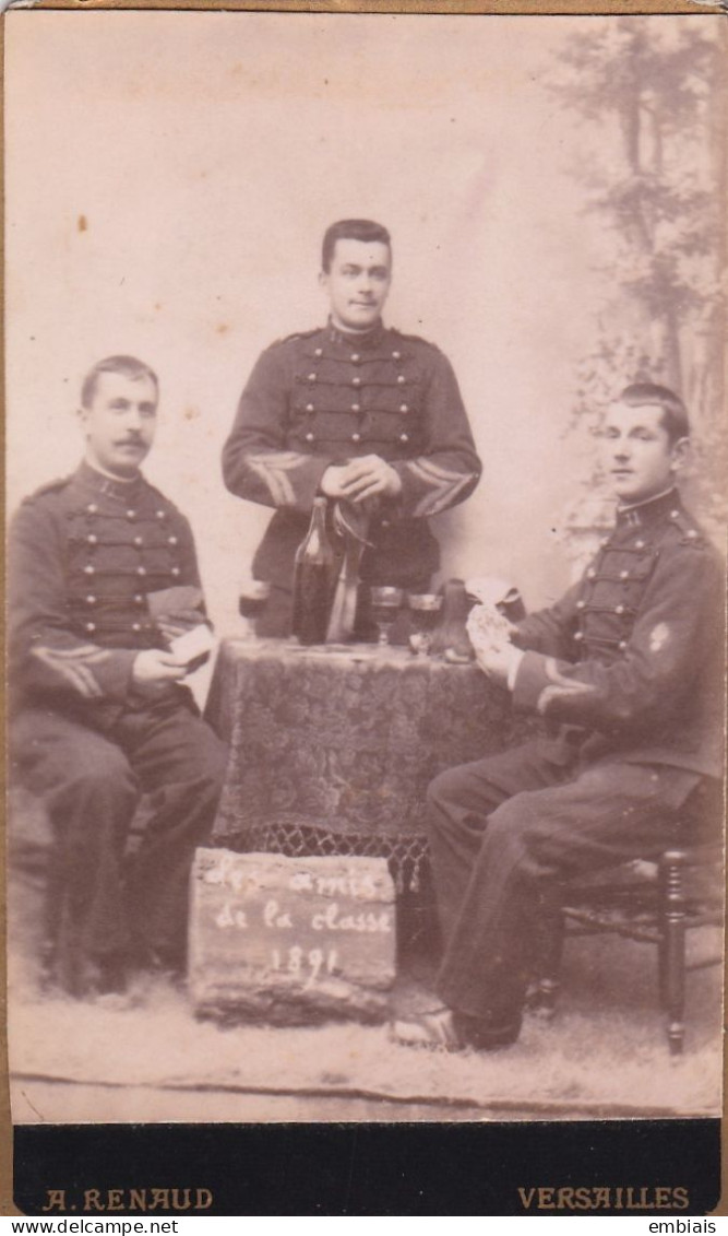 VERSAILLES 1891- Photo Originale CDV Les Amis Classe Du 11ème Régiment, Une Partie De Cartes Par Le Photographe A.Renaud - Oorlog, Militair