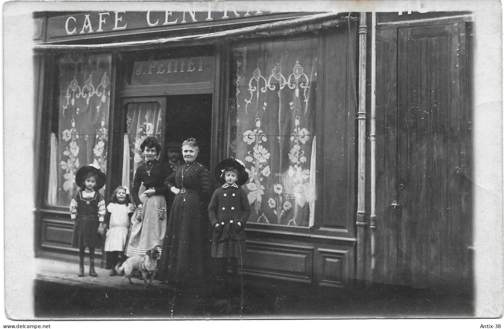 N80 - Photo - La Devanture Du CAFÉ CENTRAL - Propriétaire J. Petitet - Métiers