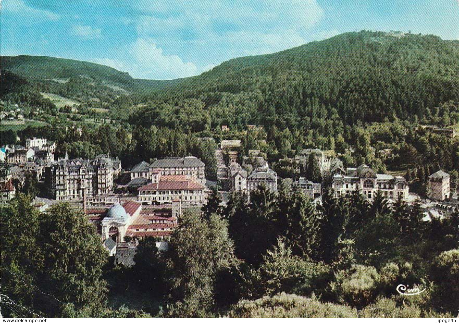 CPM - LA BOURBOULE - La Ville Dans Un Nid De Verdure  -  Vue Aérienne - La Bourboule