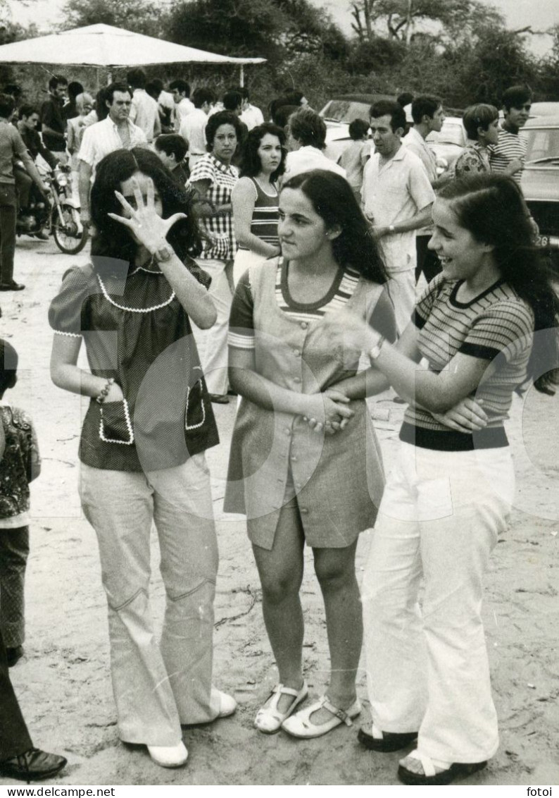 1973 ORIGINAL AMATEUR PHOTO FOTO GIRL GIRLS MOTO CROSS CICUIT BIKE MOTORCYCLE MOZAMBIQUE MOÇAMBIQUE AFRICA AFRIQUE AT309 - Cyclisme