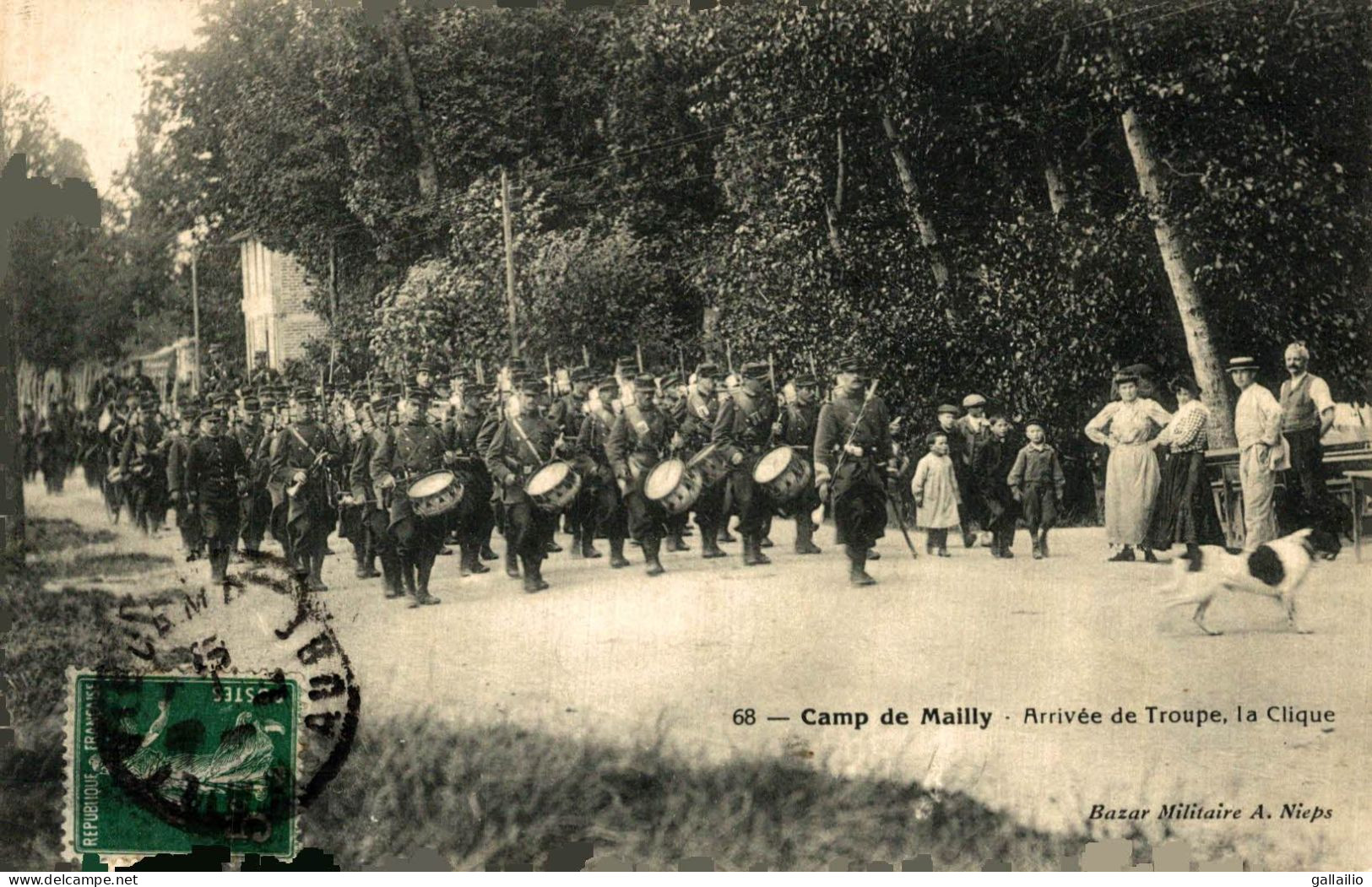 CAMP DU MAILLY ARRIVEE DE TROUPE LA CLIQUE - Mailly-le-Camp